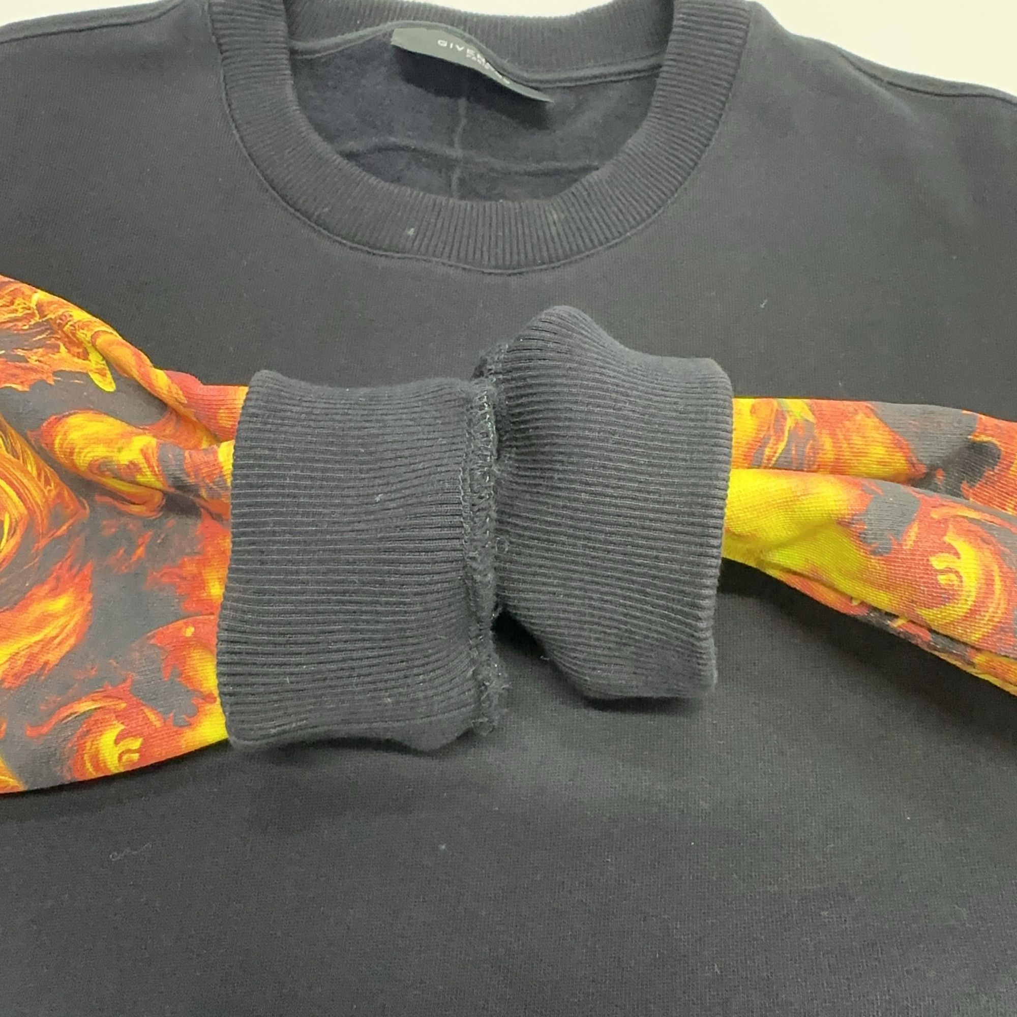 Givenchy Givenchy Fire Print Sweatshirt XL Size US XL / EU 56 / 4 - 9 Thumbnail