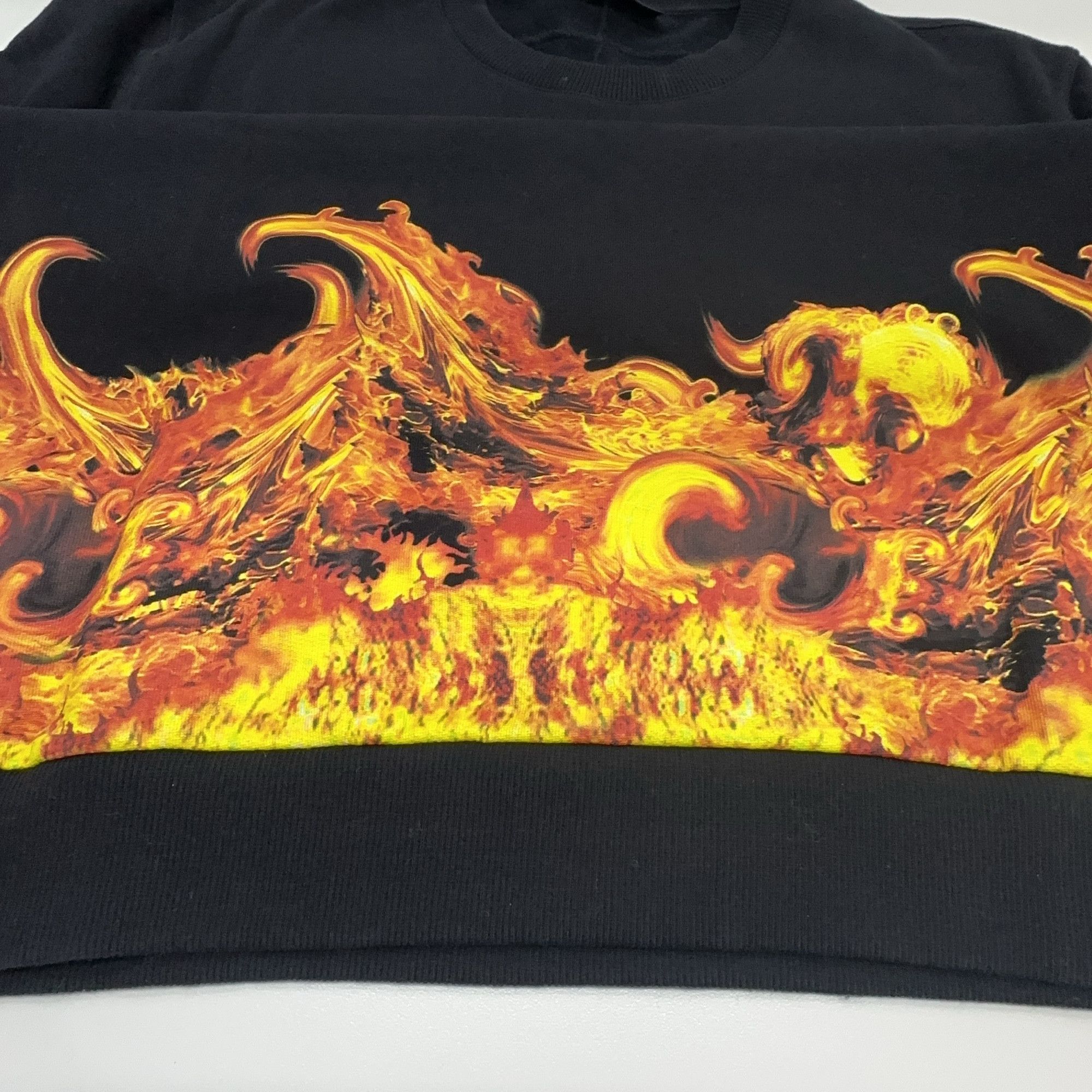 Givenchy Givenchy Fire Print Sweatshirt XL Size US XL / EU 56 / 4 - 7 Thumbnail