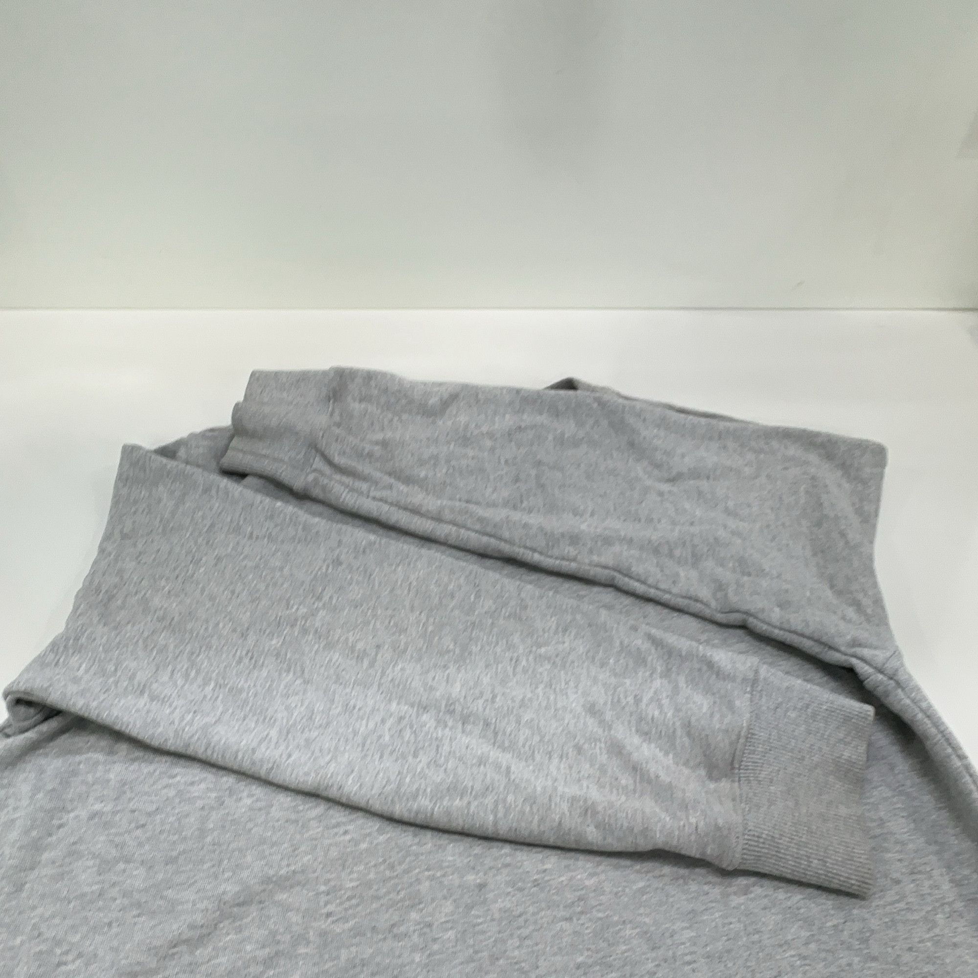 Givenchy Givenchy Logo Print Sweatshirt XL Size US XL / EU 56 / 4 - 9 Thumbnail