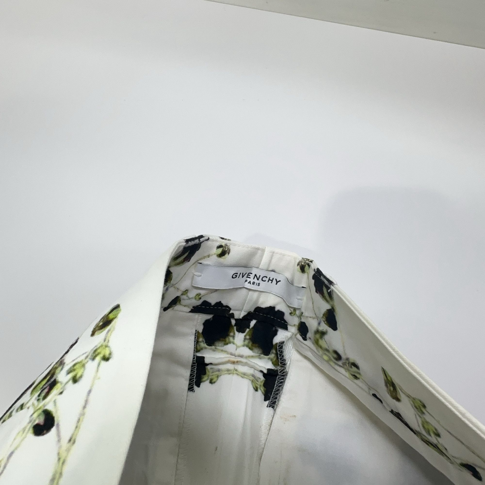 Givenchy Givenchy Floral Print Shorts Size 48 Size US 32 / EU 48 - 4 Thumbnail