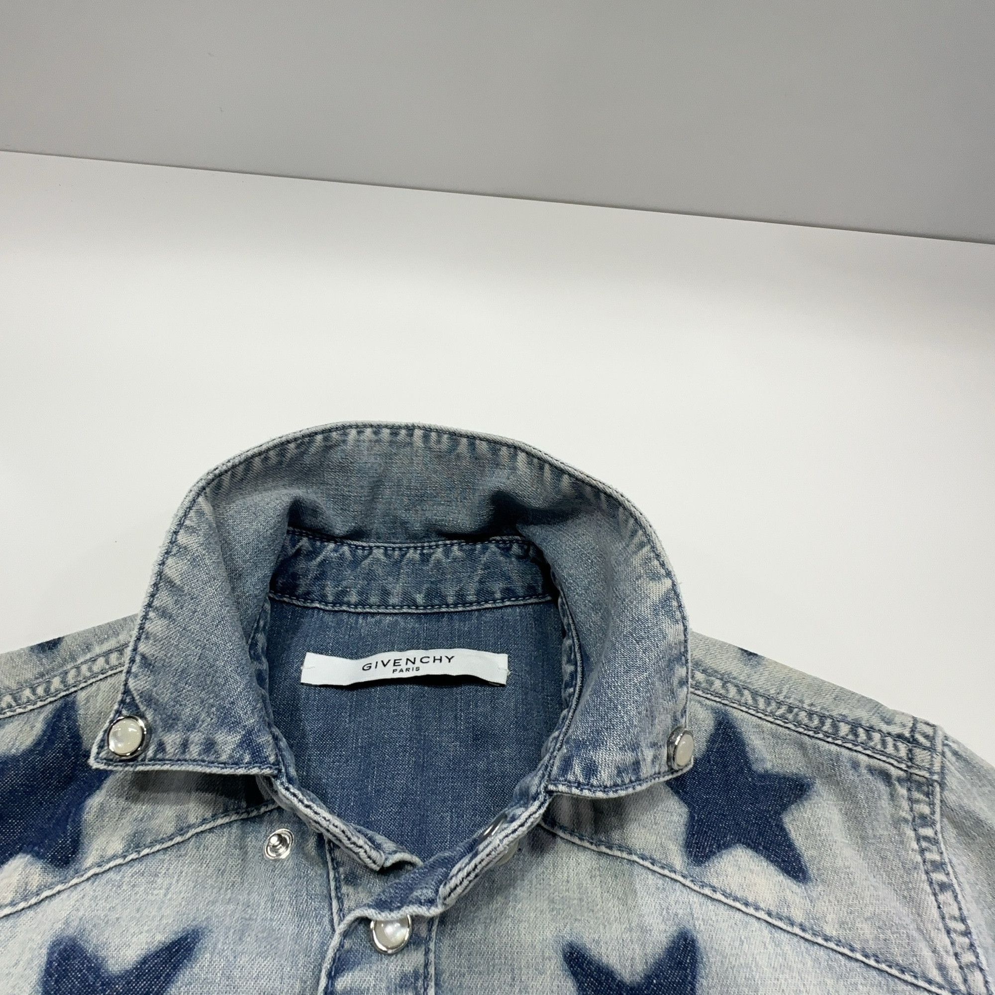 Givenchy Givenchy Star Pattern Denim Shirt Size S Size US S / EU 44-46 / 1 - 5 Thumbnail