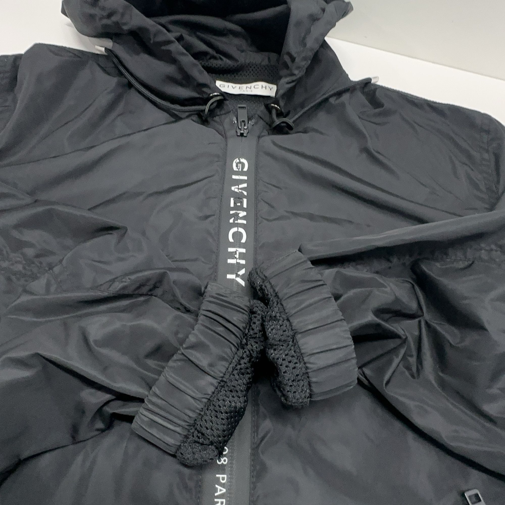 Givenchy Givenchy Logo Nylon Windbreaker Size S Size US S / EU 44-46 / 1 - 12 Thumbnail