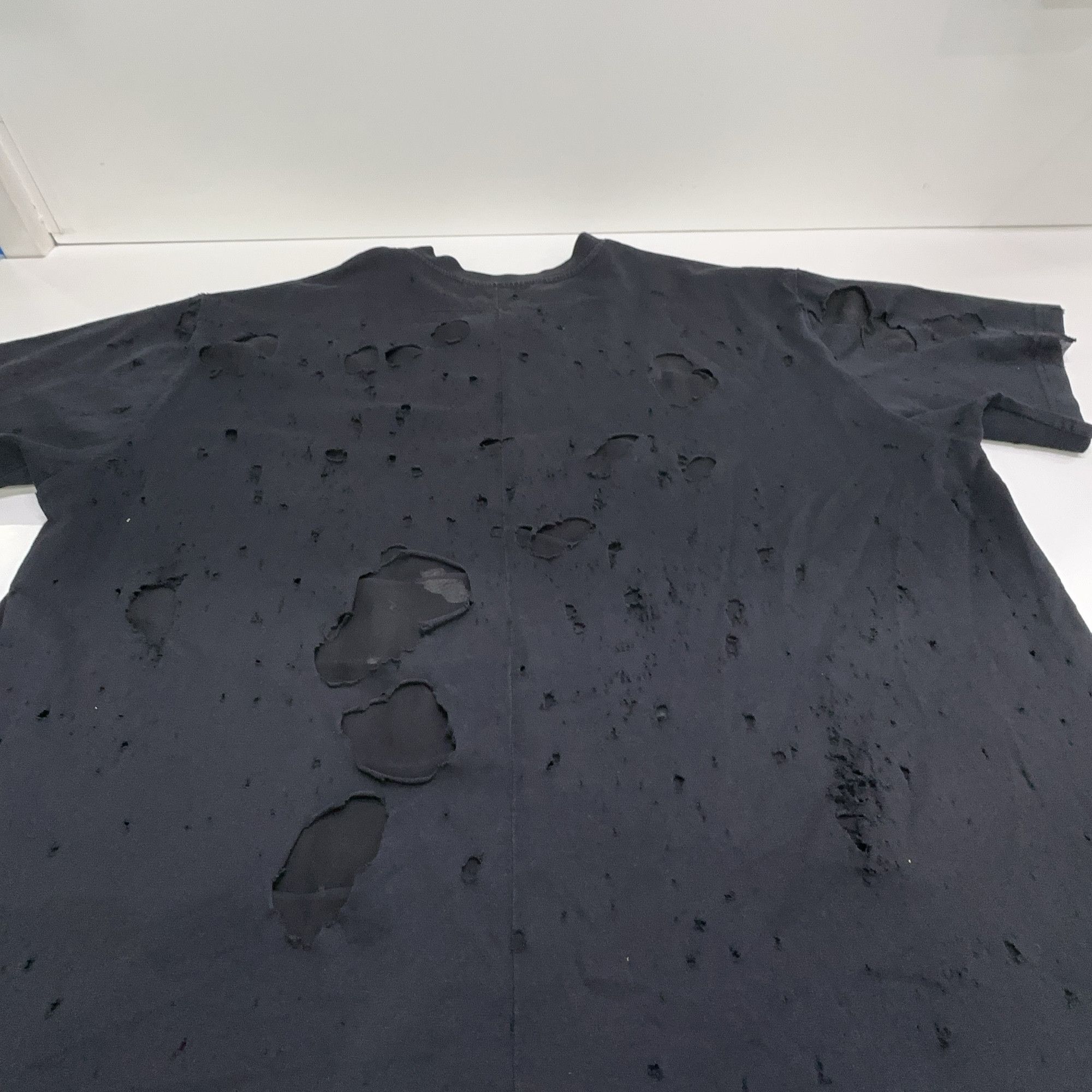 Givenchy Givenchy Distressed Logo T-Shirt Size M Size US M / EU 48-50 / 2 - 10 Thumbnail