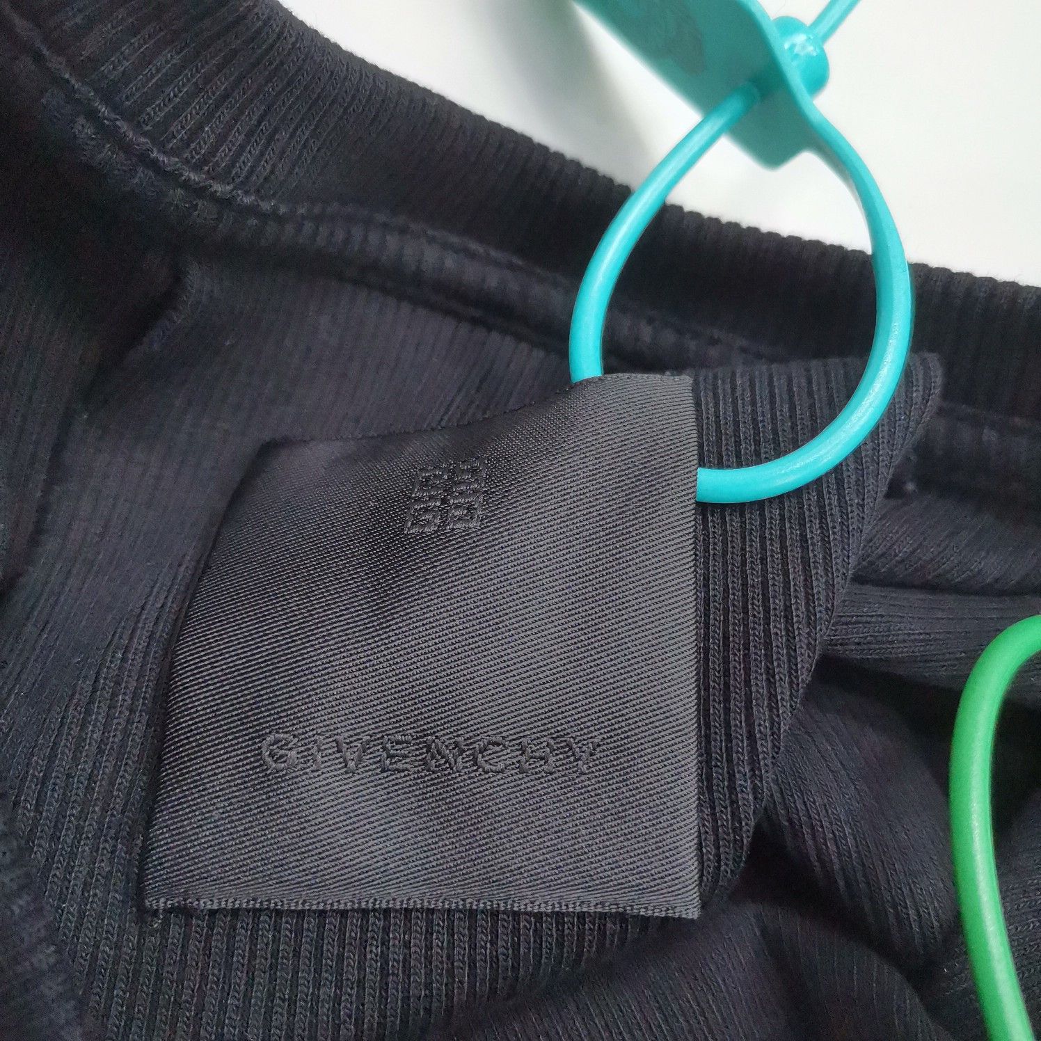 Givenchy Givenchy Metal Logo T-Shirt Size M Size M / US 6-8 / IT 42-44 - 3 Thumbnail