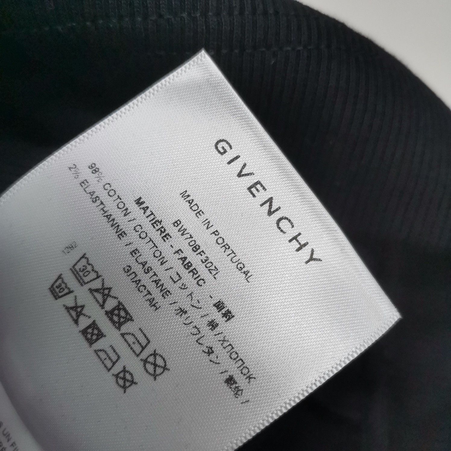 Givenchy Givenchy Metal Logo T-Shirt Size M Size M / US 6-8 / IT 42-44 - 5 Thumbnail