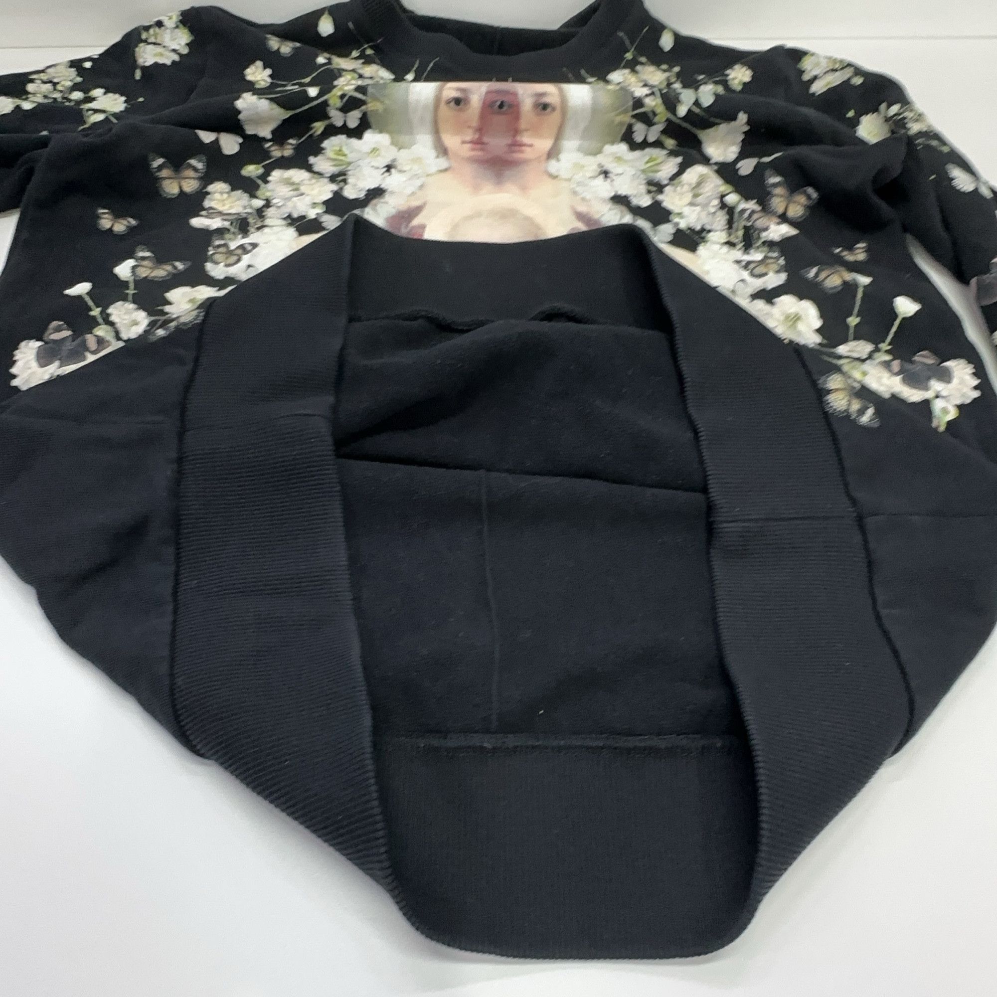Givenchy Givenchy Madonna Floral Print Sweatshirt Black Size L Size US L / EU 52-54 / 3 - 7 Thumbnail