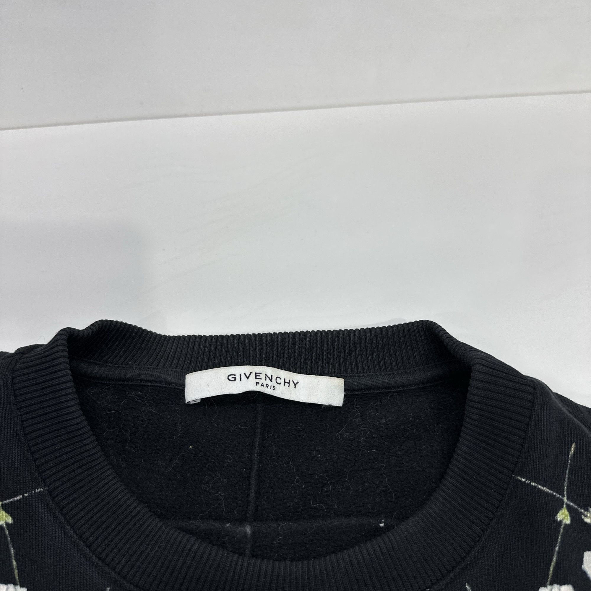 Givenchy Givenchy Madonna Floral Print Sweatshirt Black Size L Size US L / EU 52-54 / 3 - 3 Thumbnail