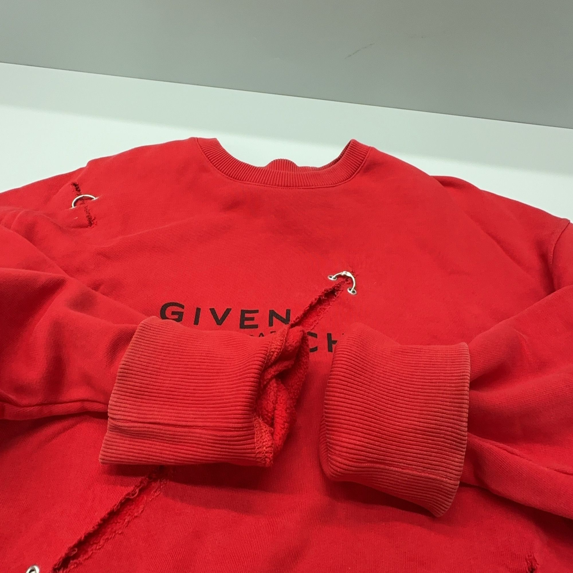 Givenchy Givenchy Logo Ring Sweatshirt Size XS Size US XS / EU 42 / 0 - 10 Thumbnail