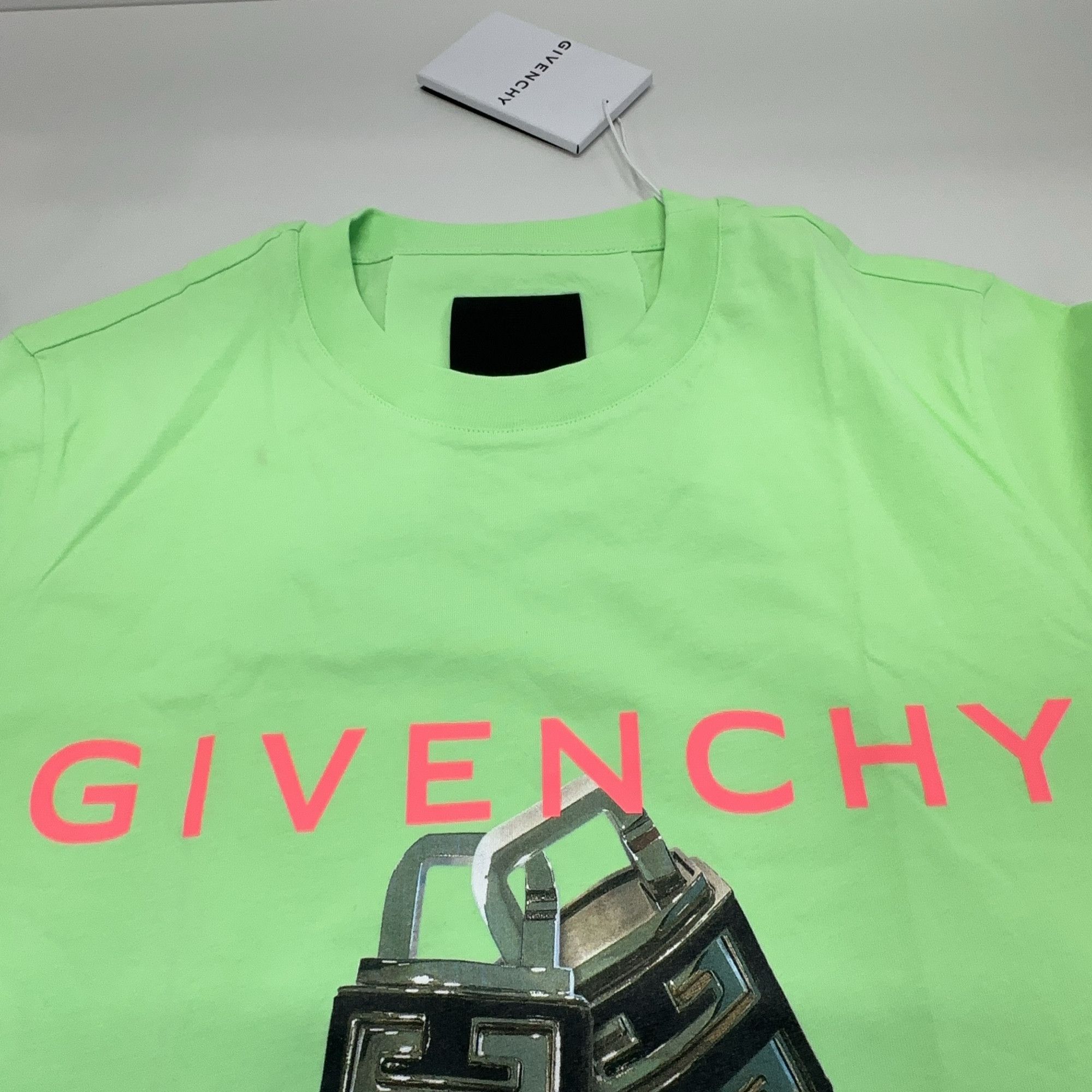 Givenchy Givenchy Lock Graphic T-Shirt XXS Size US XXS / EU 40 - 10 Thumbnail