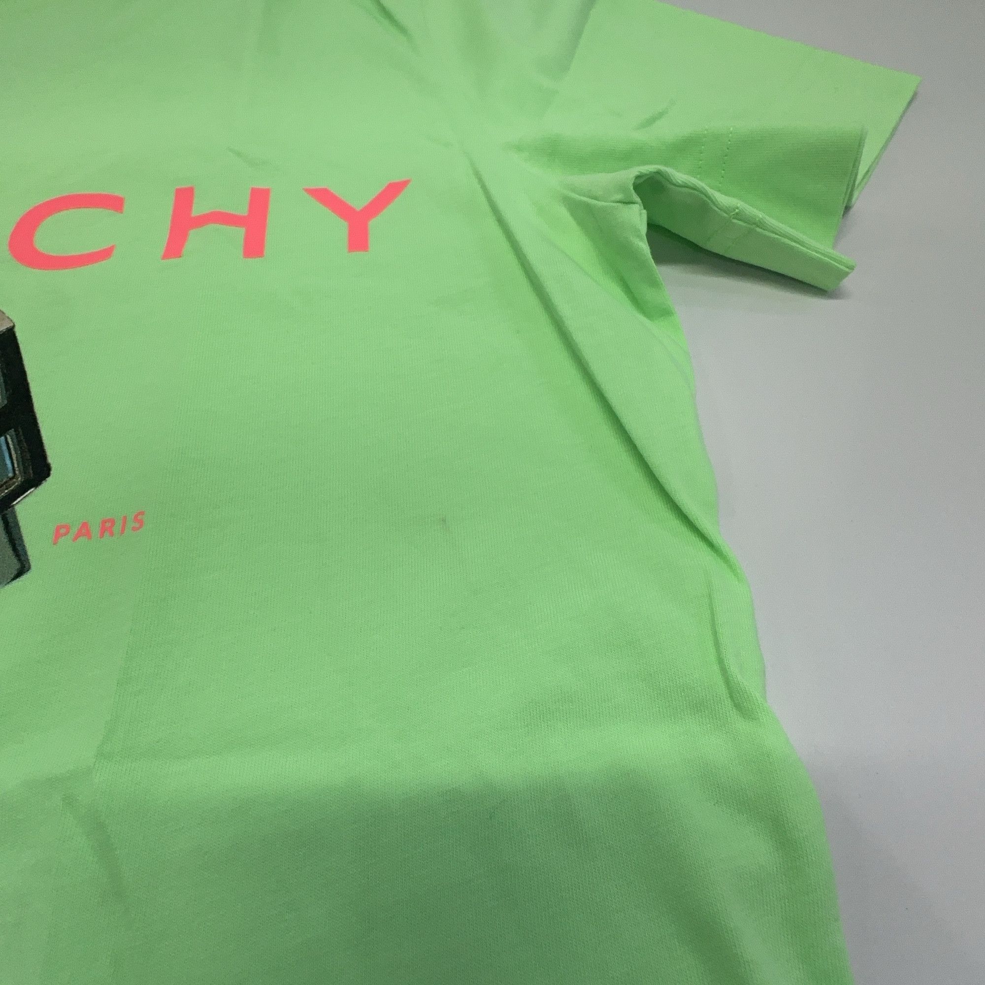 Givenchy Givenchy Lock Graphic T-Shirt XXS Size US XXS / EU 40 - 7 Thumbnail