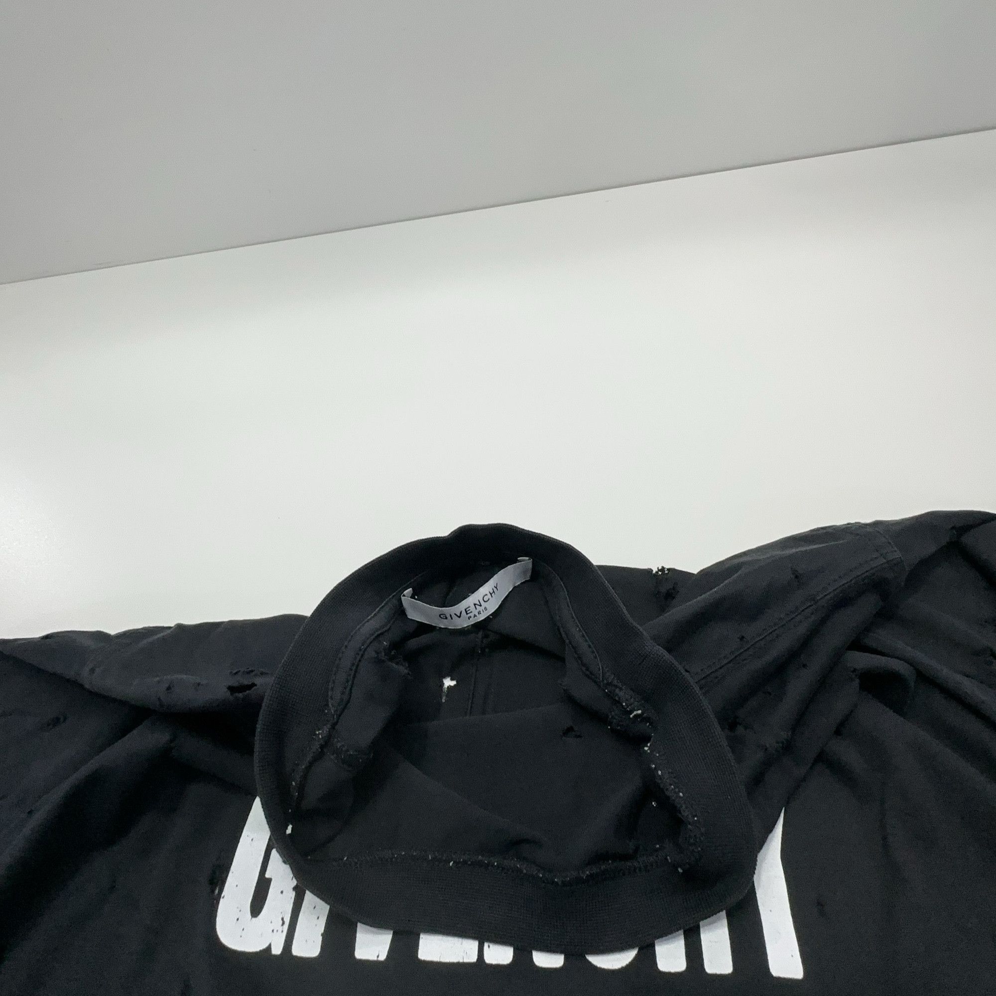 Givenchy Givenchy Distressed Logo T-Shirt Size M Size M / US 6-8 / IT 42-44 - 6 Thumbnail
