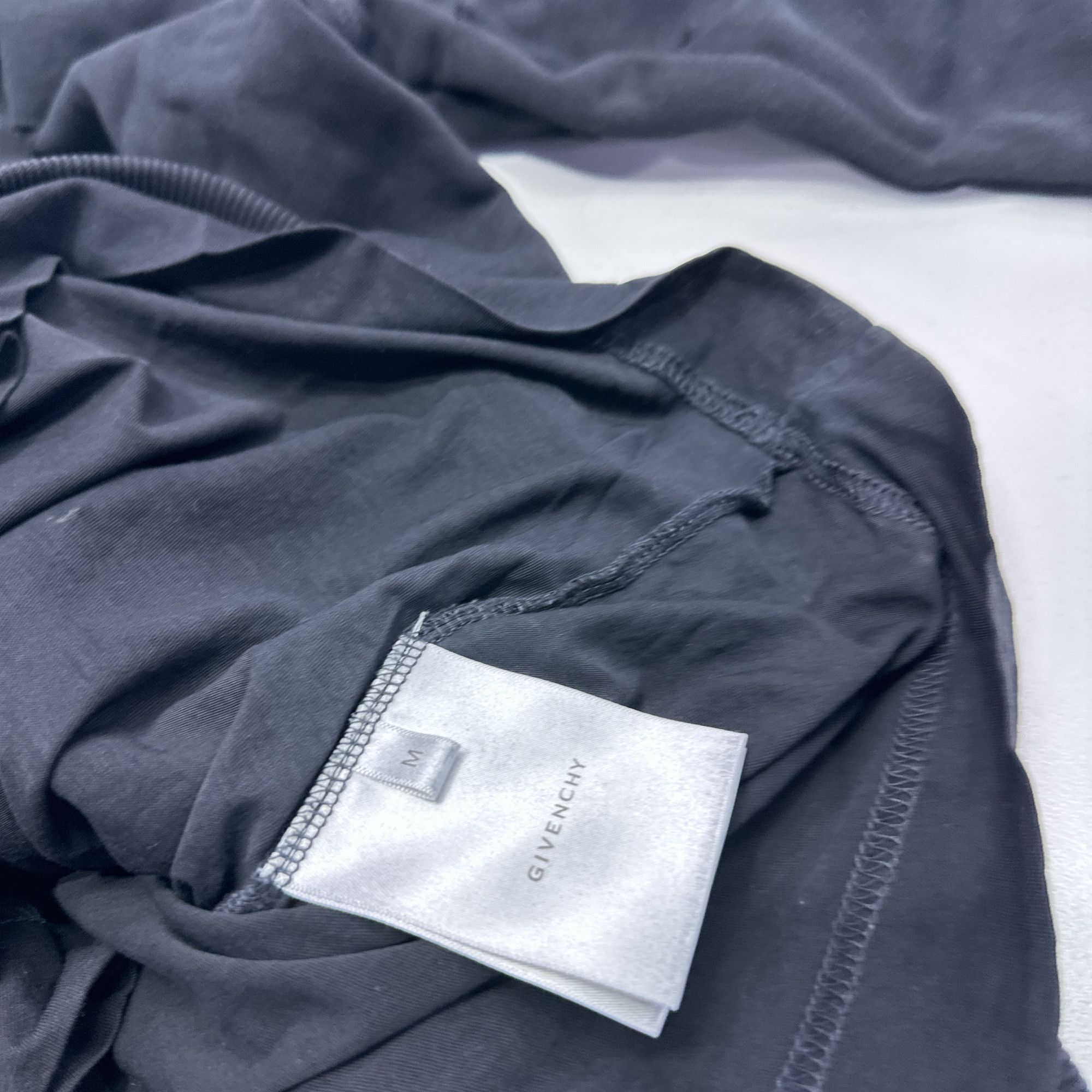Givenchy Givenchy Distressed Logo Sweatshirt Size M Size US M / EU 48-50 / 2 - 5 Thumbnail