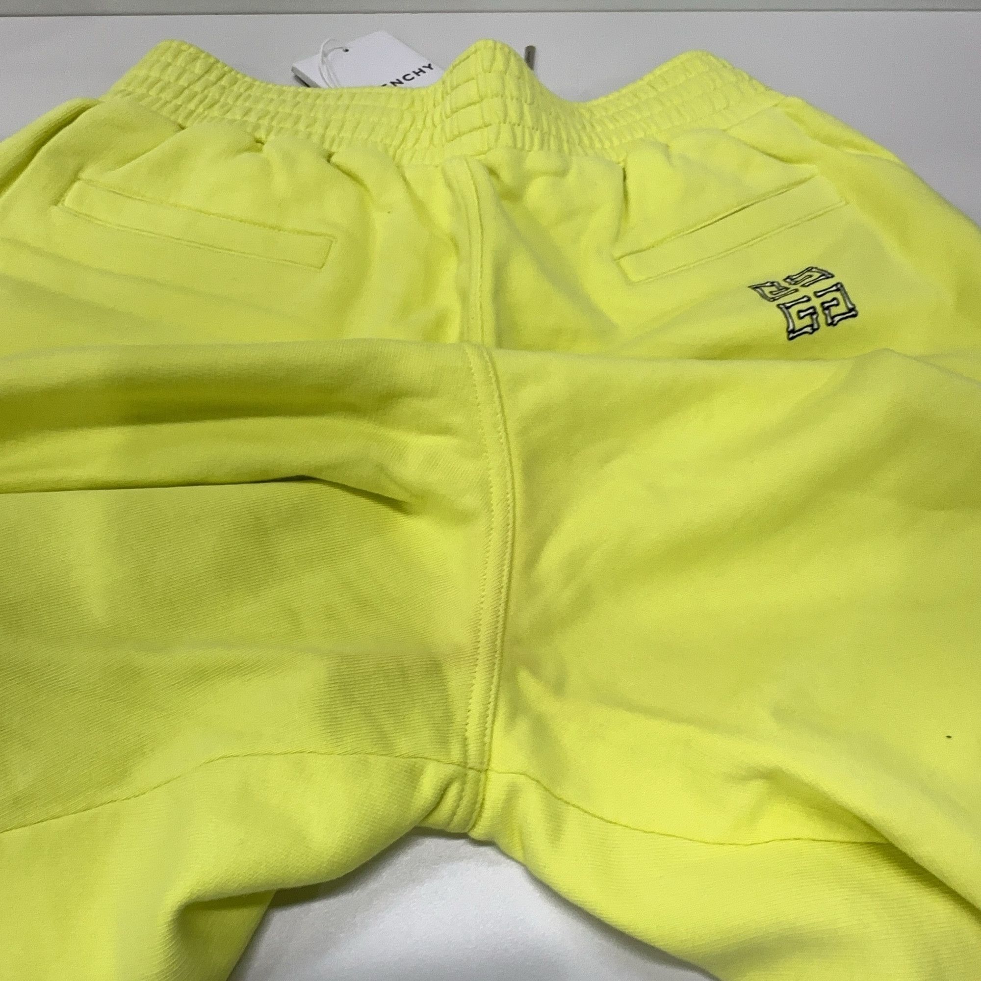 Givenchy Givenchy Yellow Graphic Logo Shorts Size S Size US 30 / EU 46 - 7 Thumbnail
