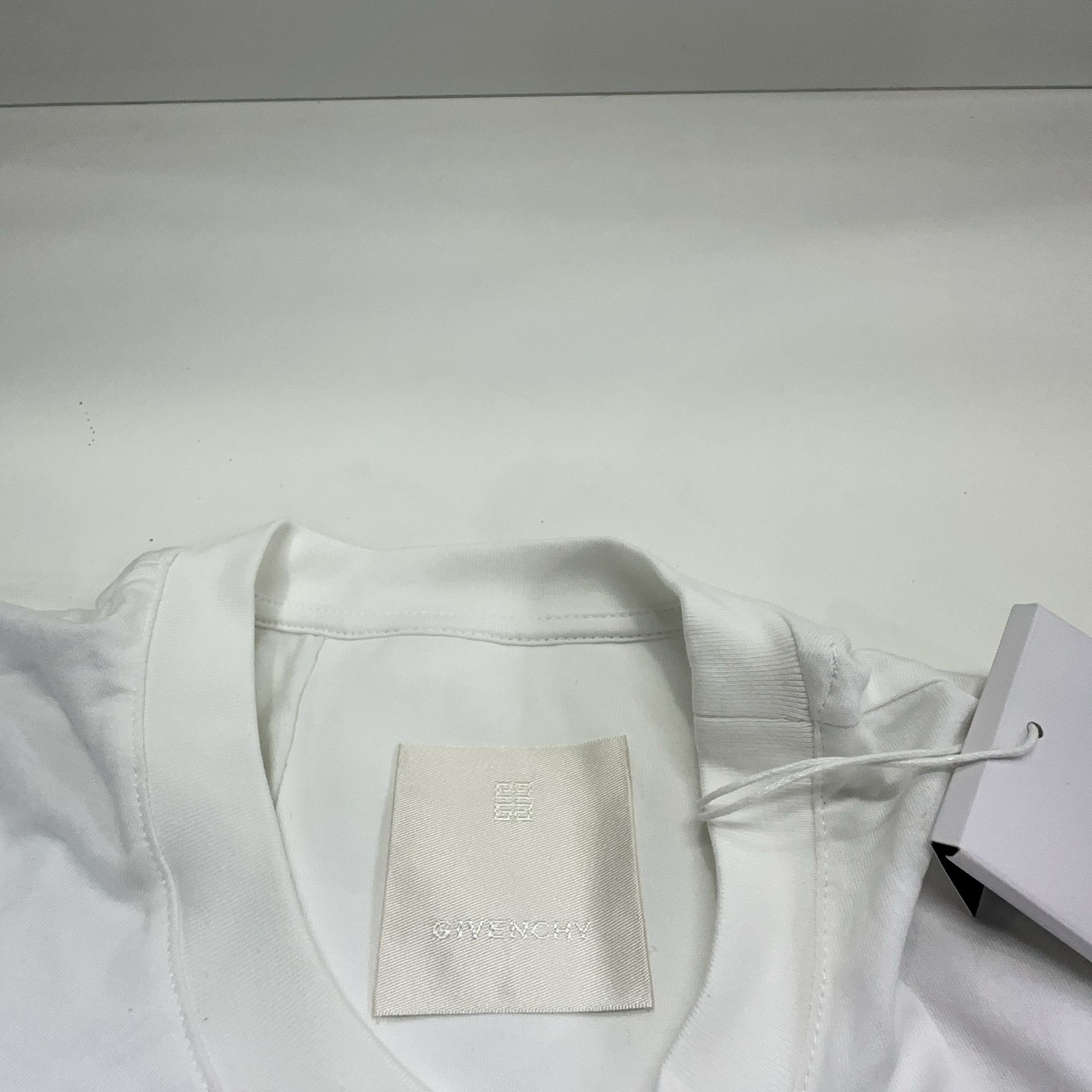 Givenchy Givenchy Chain Graphic T-Shirt White XL Size US XL / EU 56 / 4 - 3 Thumbnail