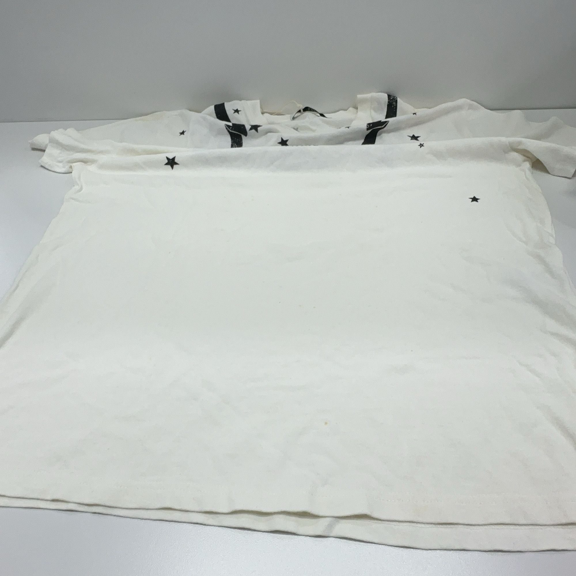 Givenchy Givenchy Star Graphic Print T-Shirt Size XL Size US XL / EU 56 / 4 - 9 Thumbnail