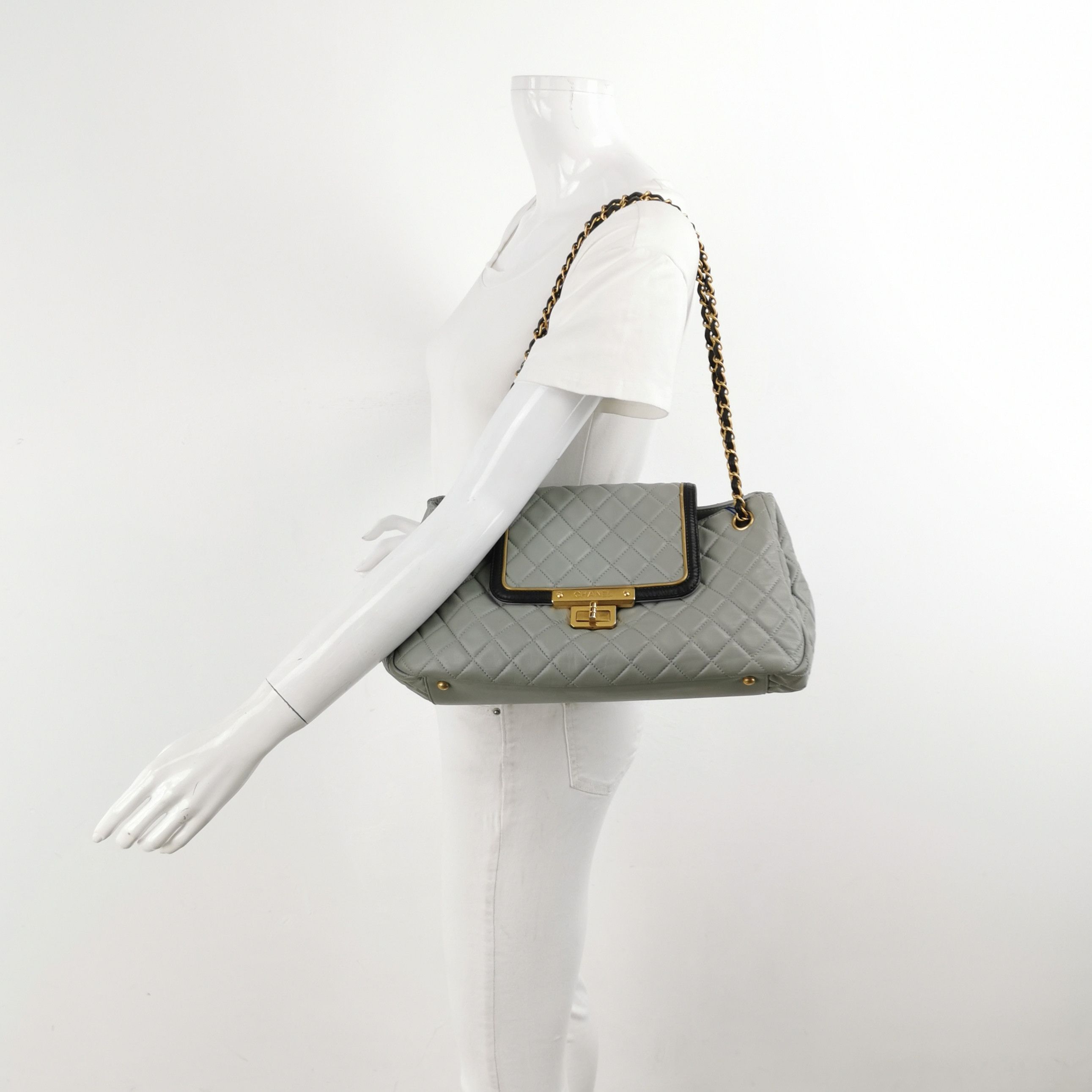 Chanel Chanel Women os Shoulder Bags Size ONE SIZE - 2 Thumbnail