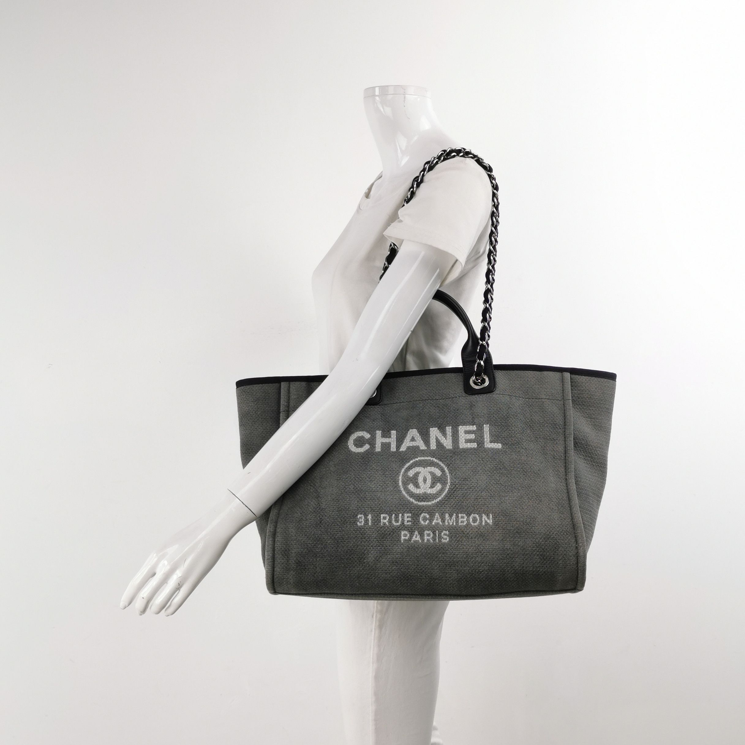 Chanel Chanel Women os Shoulder Bags Size ONE SIZE - 2 Thumbnail