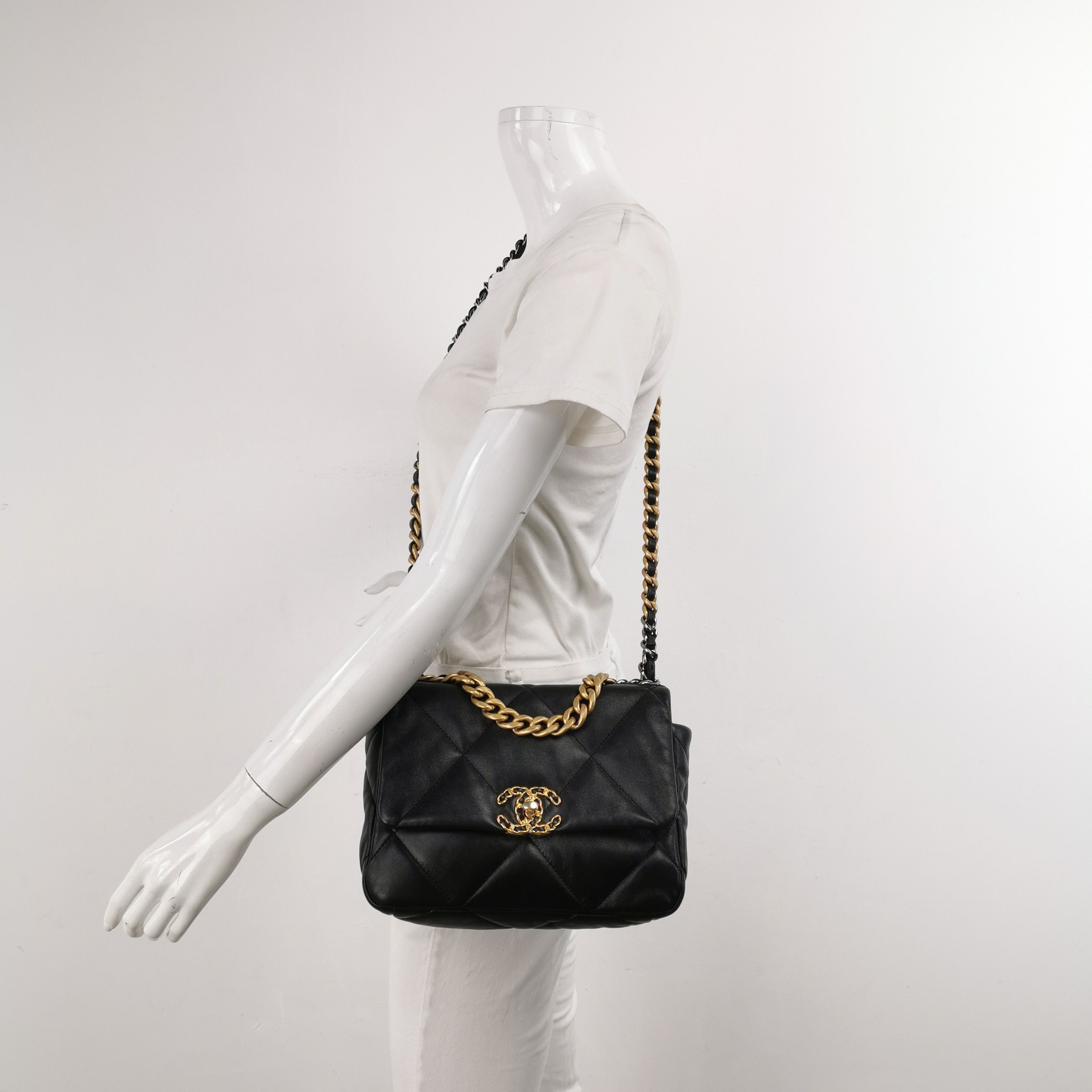 Chanel Chanel Women os Shoulder Bags Size ONE SIZE - 2 Thumbnail