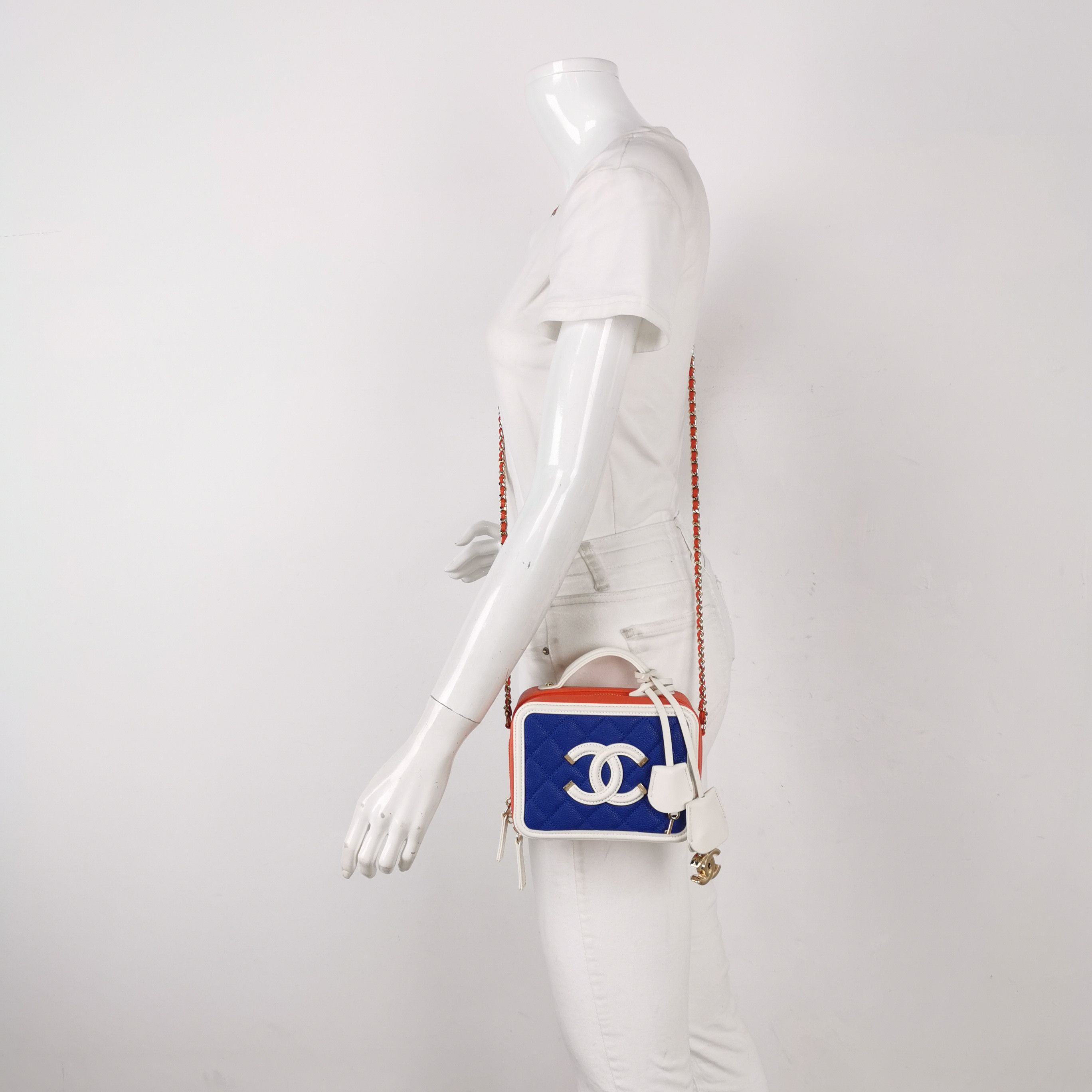 Chanel Chanel Women os Shoulder Bags Size ONE SIZE - 2 Thumbnail