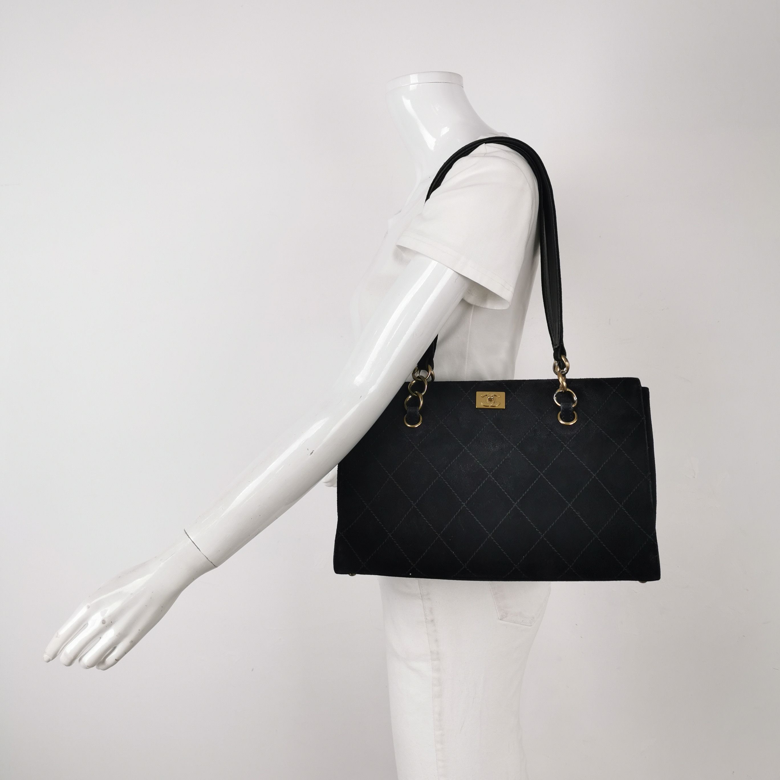Chanel Chanel Women os Shoulder Bags Size ONE SIZE - 2 Thumbnail