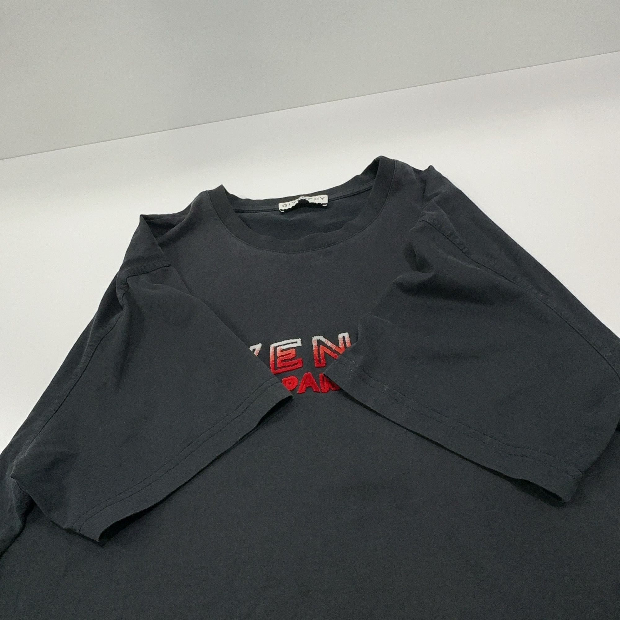 Givenchy Givenchy Gradient Logo T-Shirt Size XL Size US XL / EU 56 / 4 - 13 Thumbnail