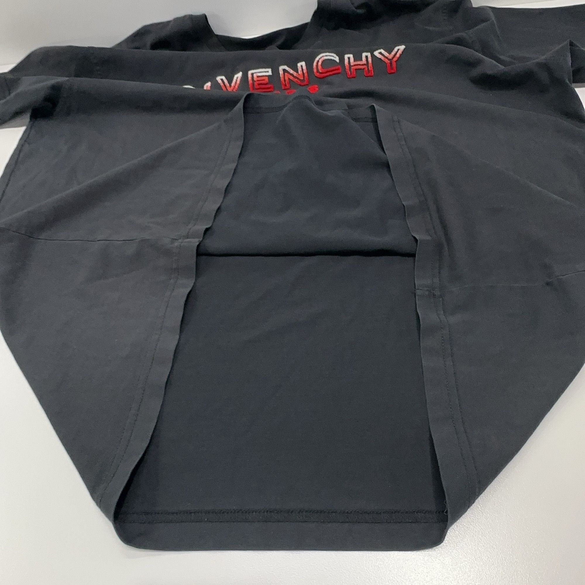 Givenchy Givenchy Gradient Logo T-Shirt Size XL Size US XL / EU 56 / 4 - 12 Thumbnail
