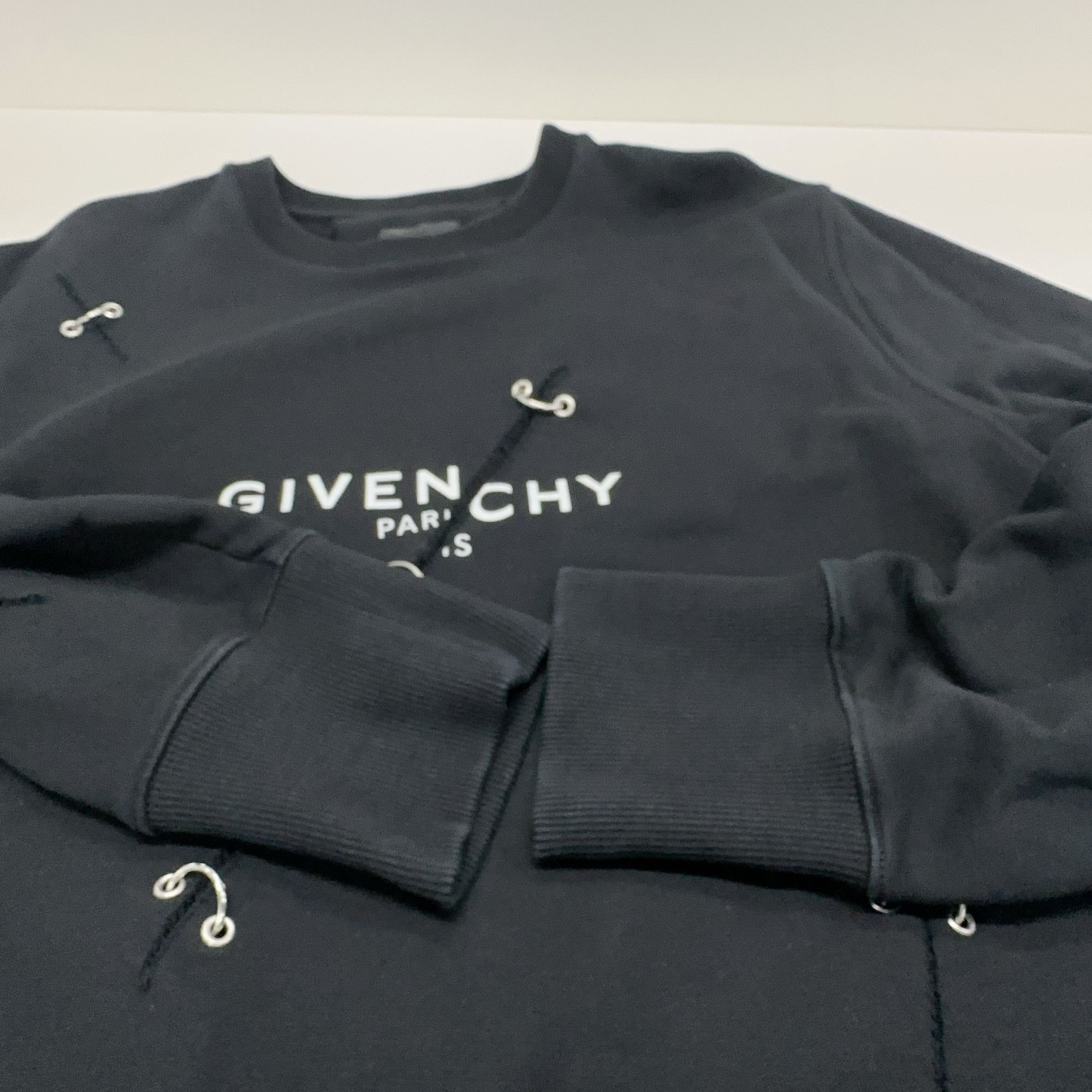 Givenchy Givenchy Logo Ring Detail Sweatshirt Size L Size US L / EU 52-54 / 3 - 8 Thumbnail