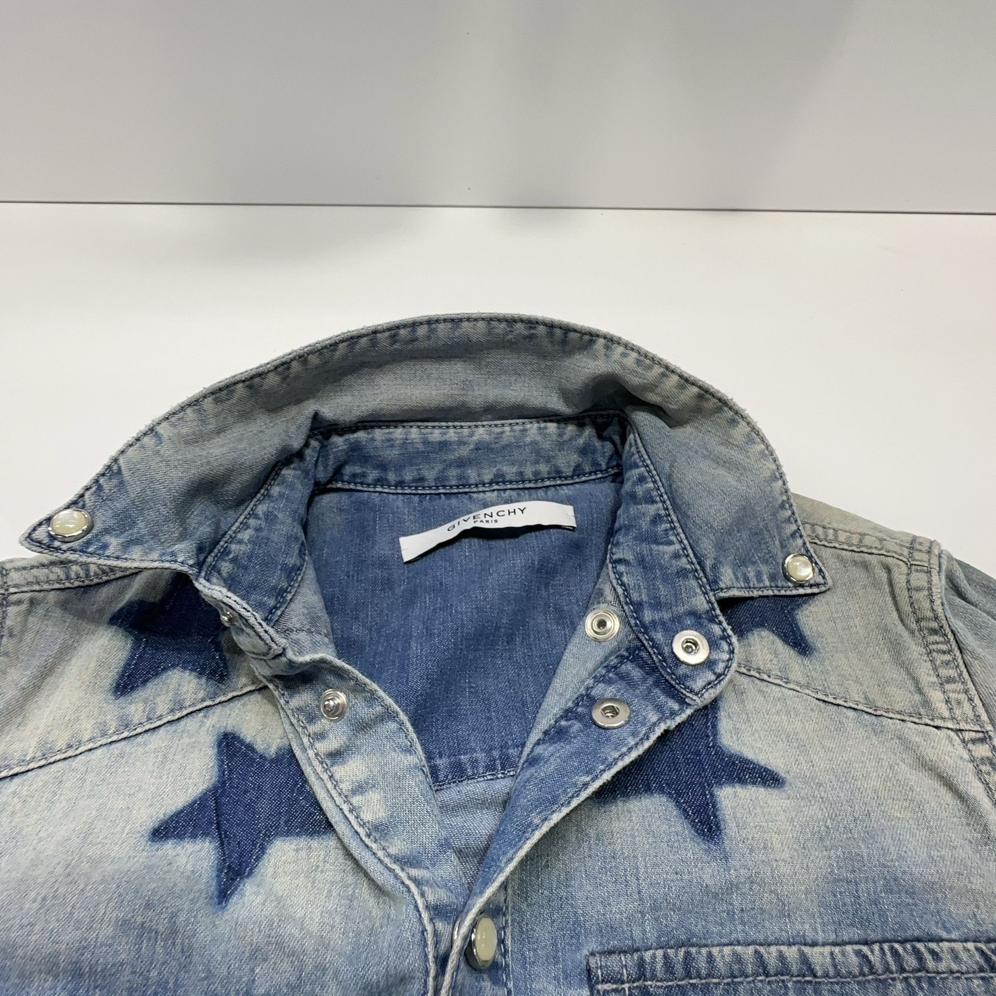 Givenchy Givenchy Star Print Denim Jacket Size XS Size US S / EU 44-46 / 1 - 6 Thumbnail