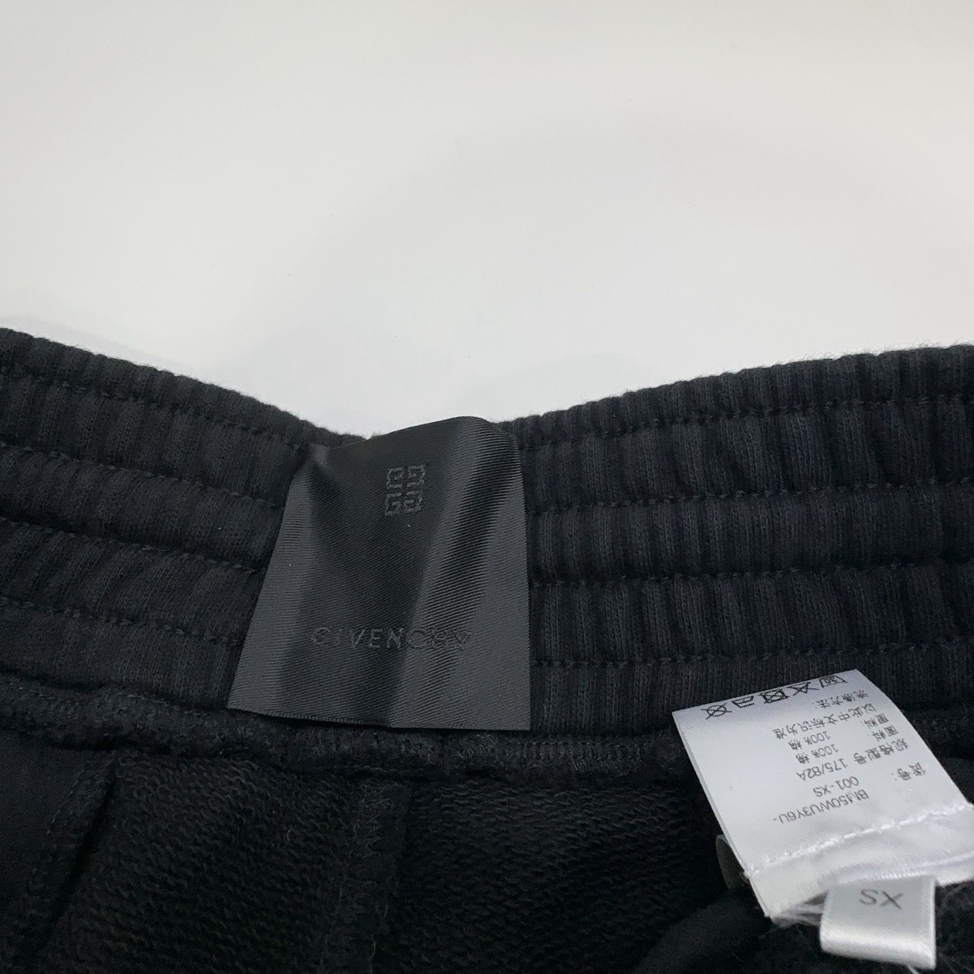 Givenchy Givenchy Smiley Print Sweatshorts Size XS Size US 28 / EU 44 - 4 Thumbnail