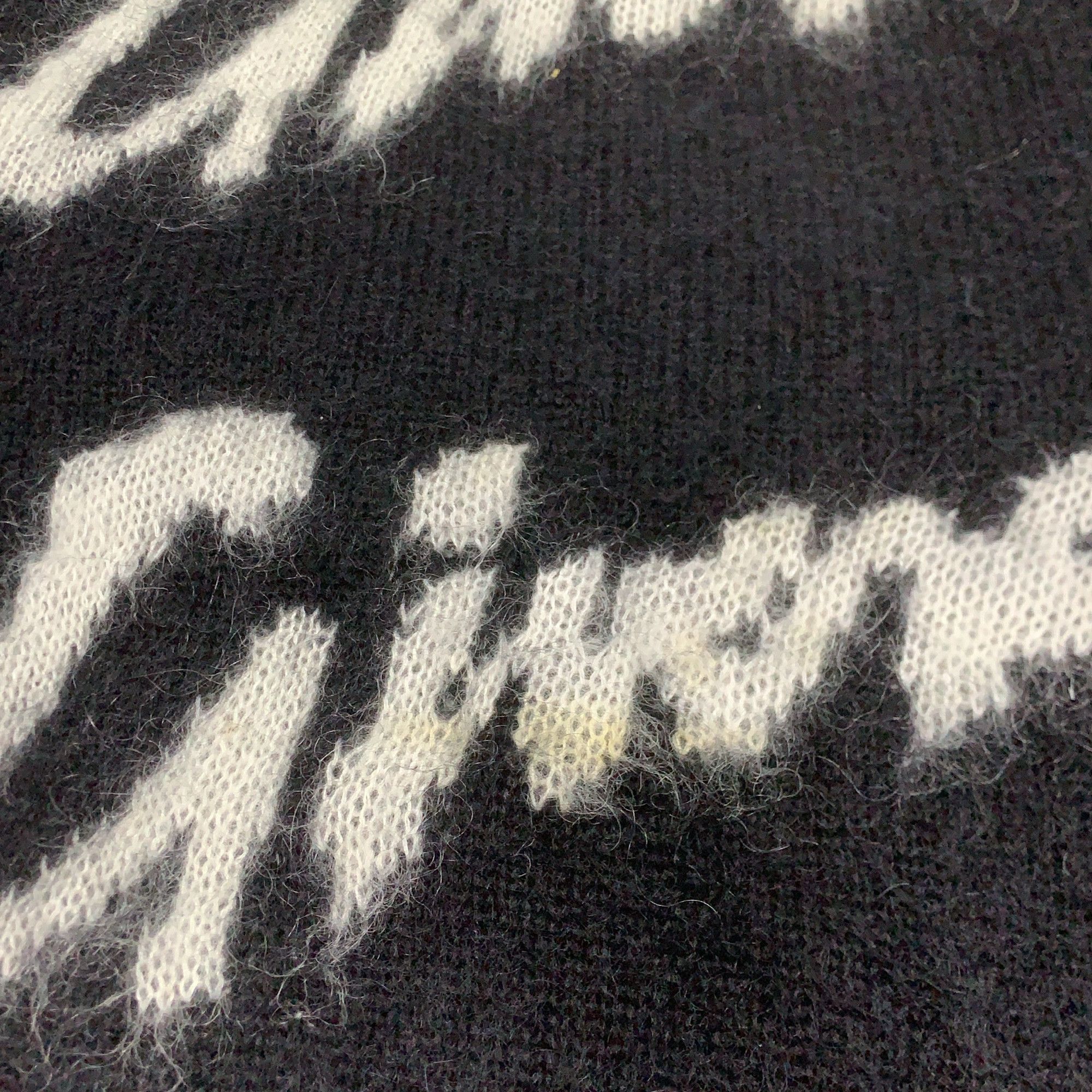 Givenchy Givenchy Script Logo Mohair Sweater Size M Size US M / EU 48-50 / 2 - 9 Thumbnail