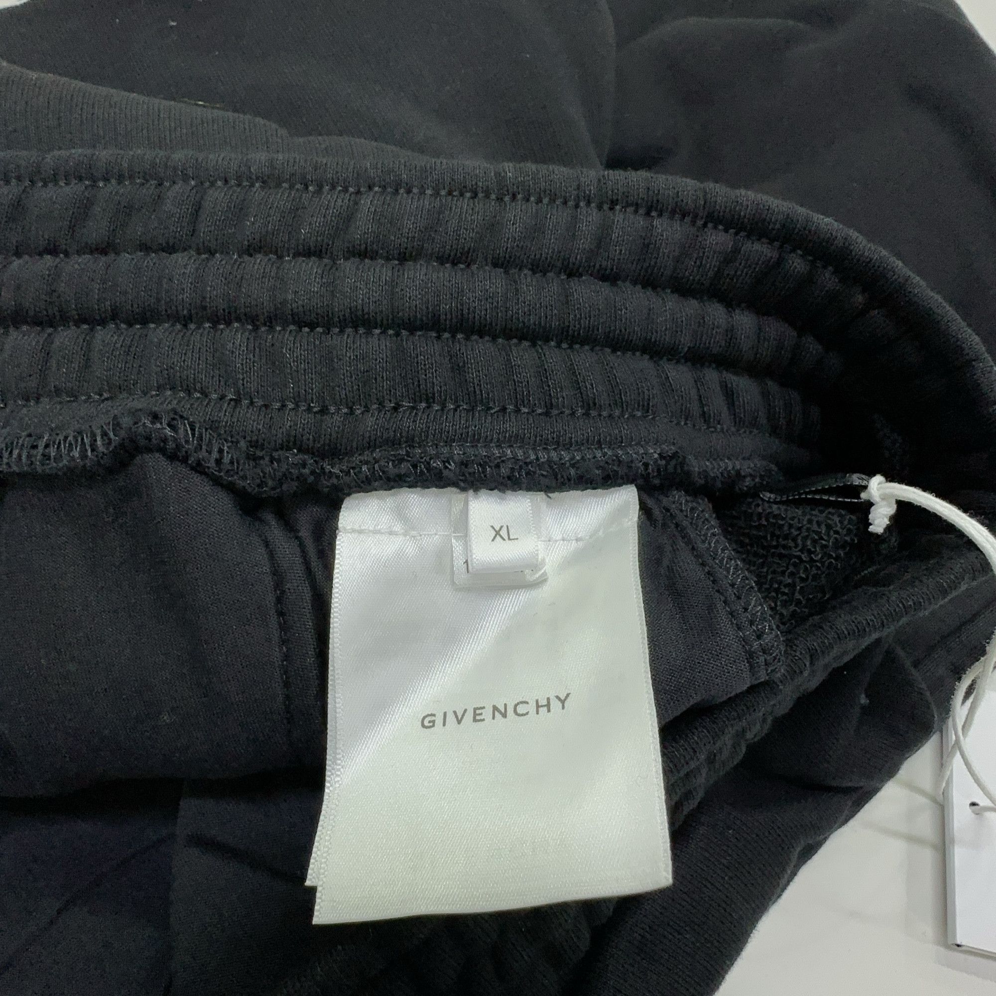 Givenchy Givenchy Embroidered Logo Shorts Size XL Size US 36 / EU 52 - 4 Thumbnail