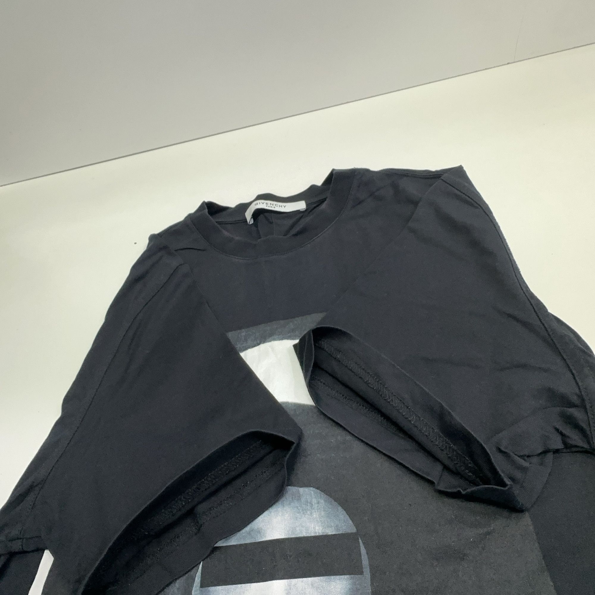 Givenchy Givenchy Graphic Print T-Shirt Size S Size US S / EU 44-46 / 1 - 7 Thumbnail
