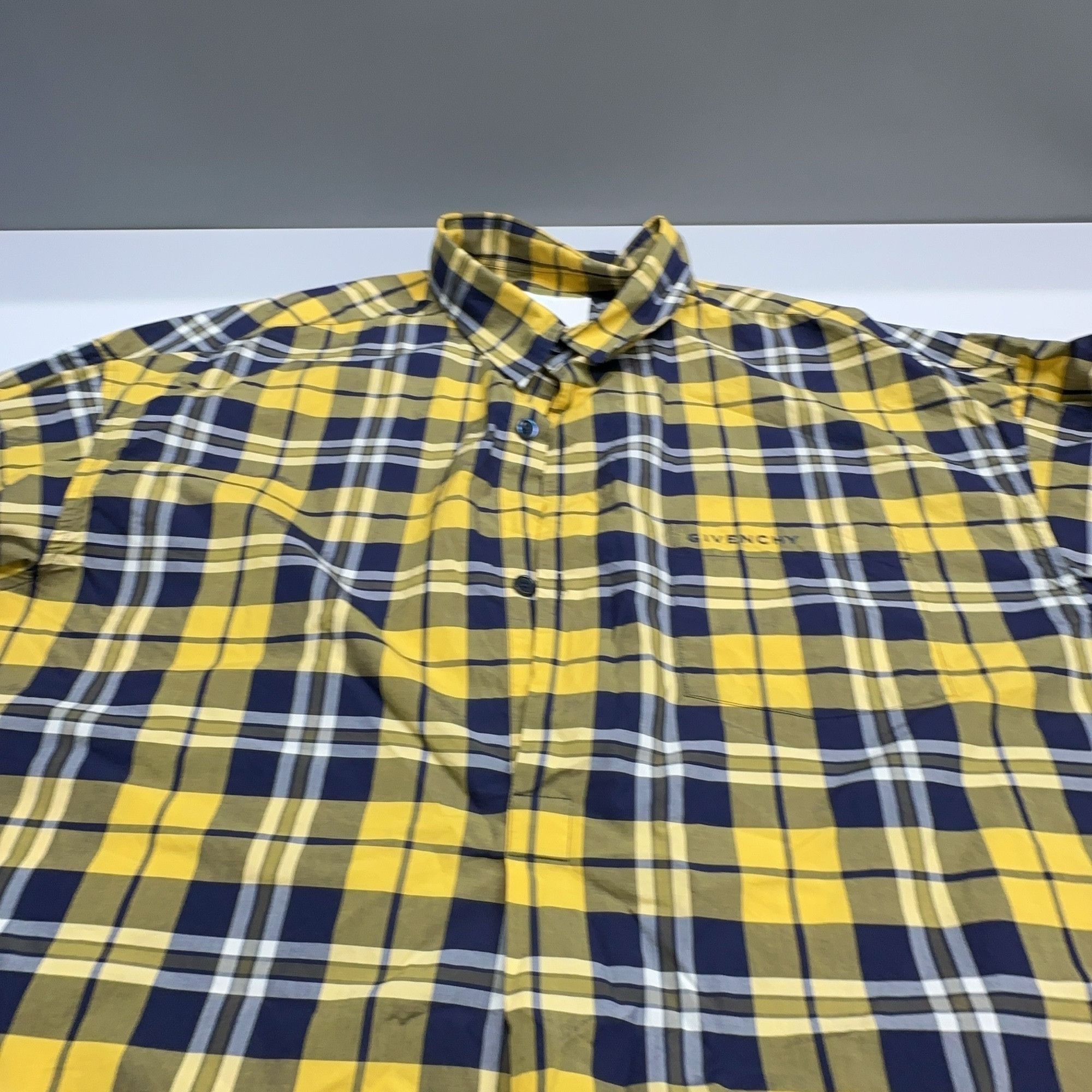 Givenchy Givenchy Plaid Button Up Shirt Size 39 Size US M / EU 48-50 / 2 - 6 Thumbnail