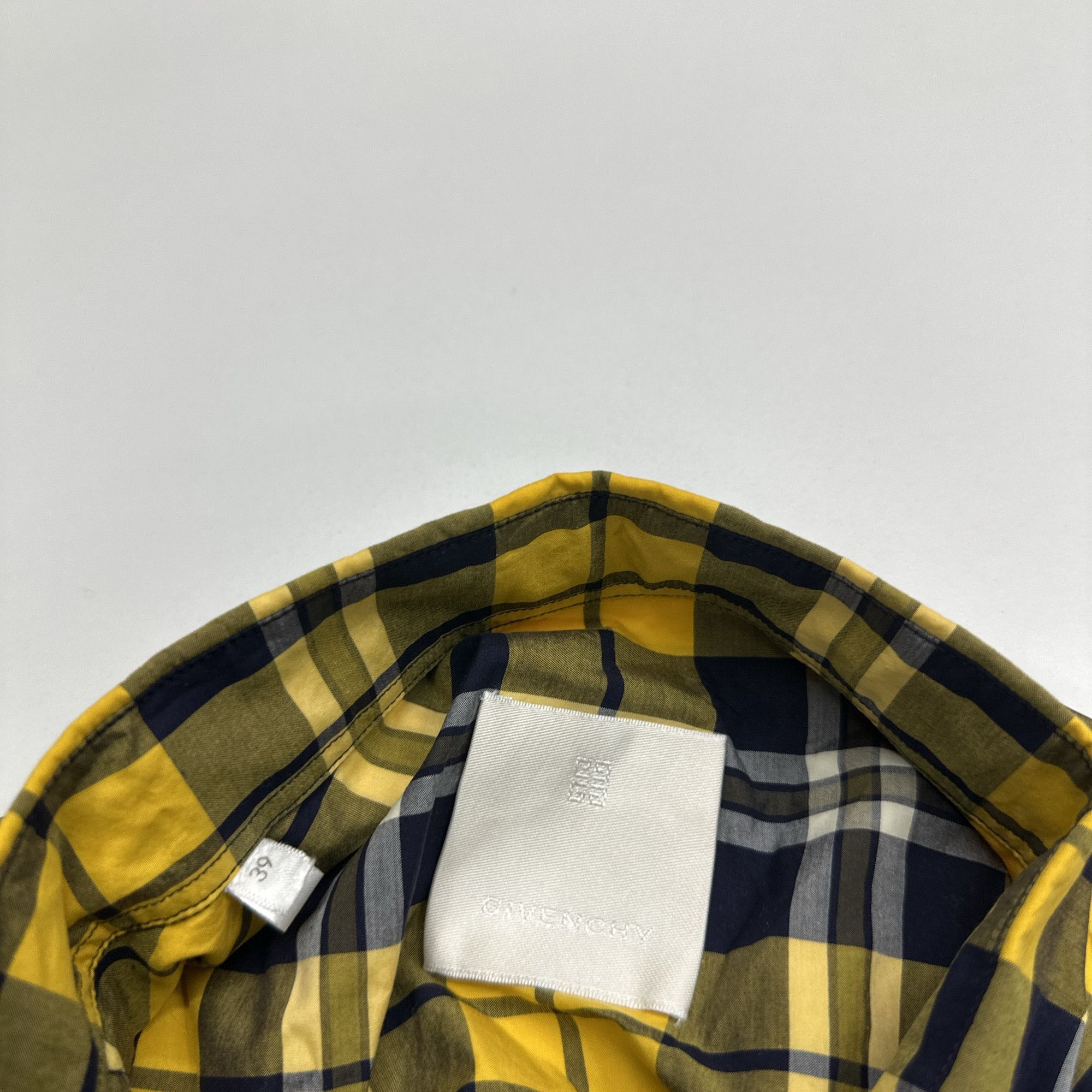 Givenchy Givenchy Plaid Button Up Shirt Size 39 Size US M / EU 48-50 / 2 - 3 Thumbnail