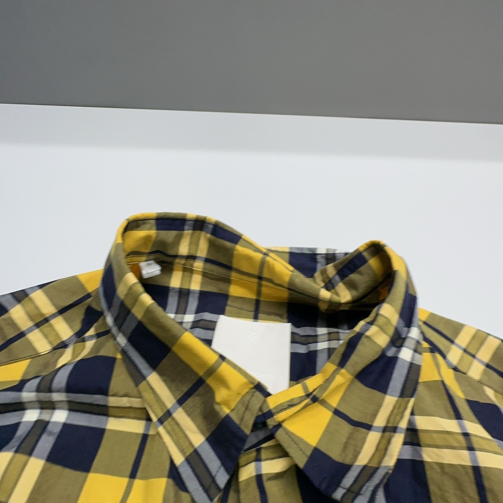 Givenchy Givenchy Plaid Button Up Shirt Size 39 Size US M / EU 48-50 / 2 - 5 Thumbnail