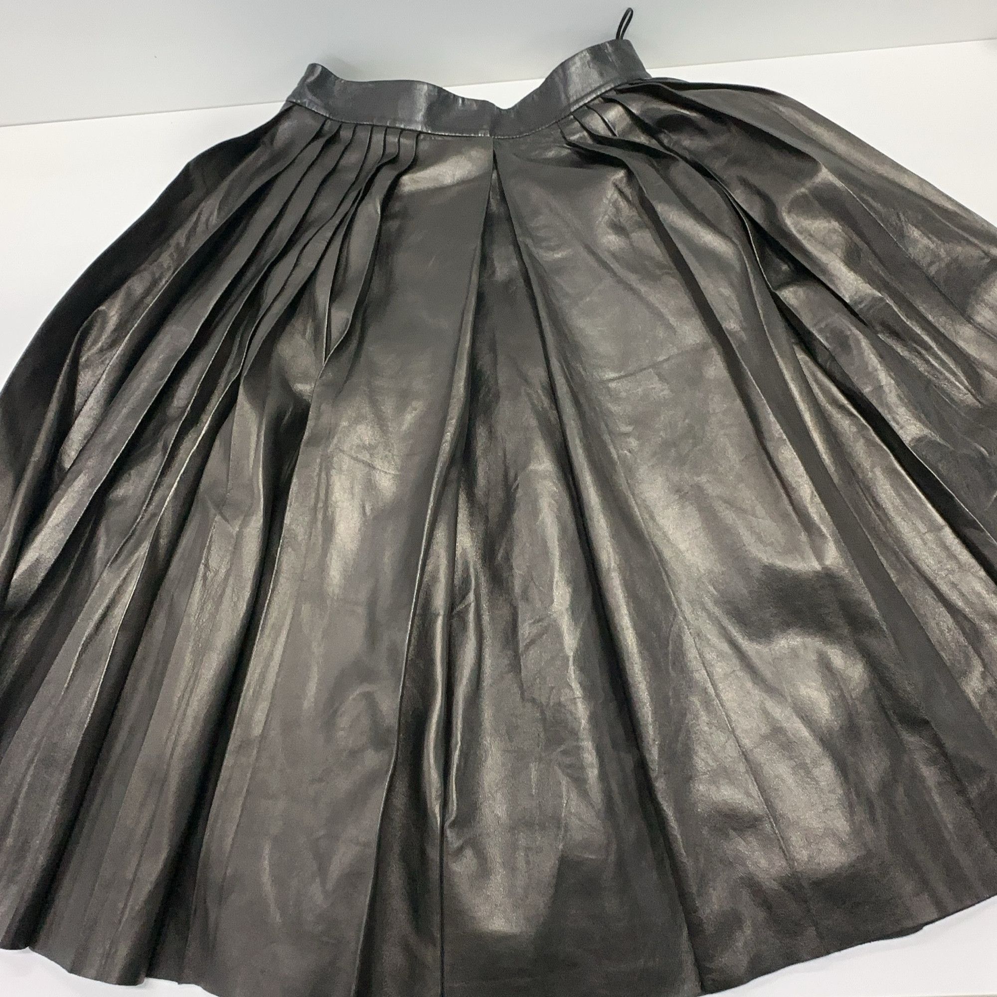 Givenchy Givenchy Lambskin Leather Pleated Skirt Size 36 Size 25" / US 0 / IT 36 - 9 Thumbnail