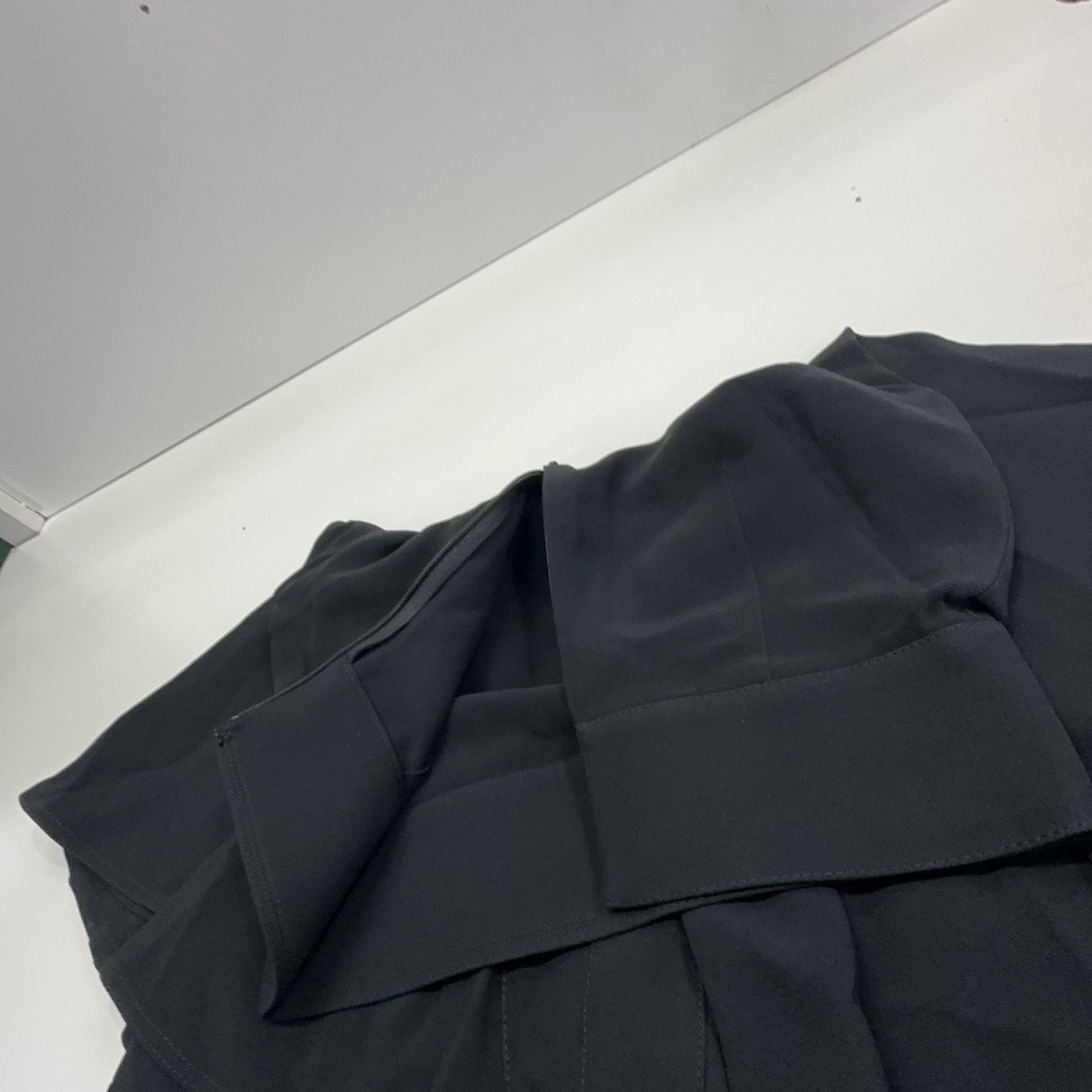 Givenchy Givenchy Black Mini Skirt Size 34 Size 25" / US 0 / IT 36 - 5 Thumbnail