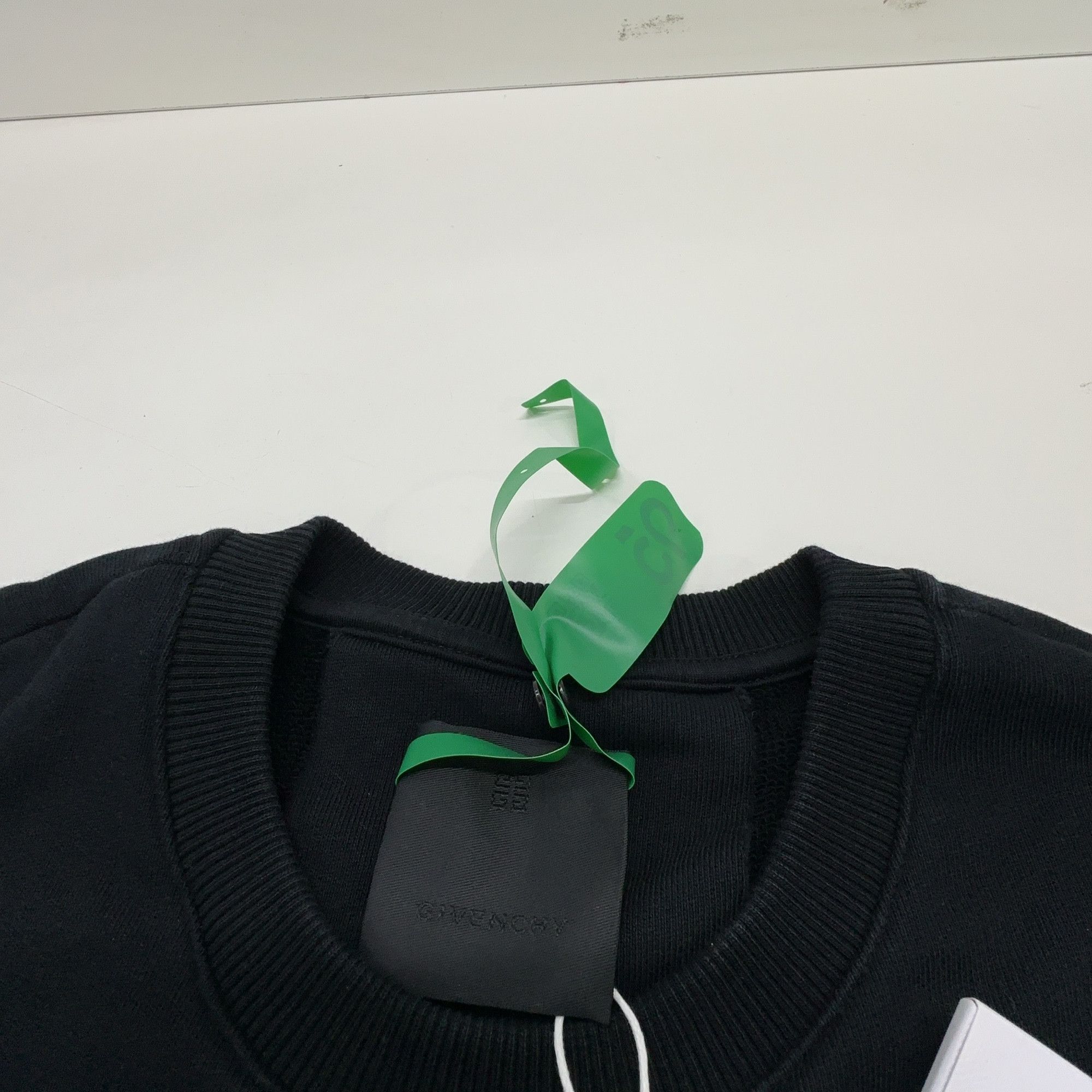 Givenchy Givenchy Reverse Logo Sweatshirt Size S Size US S / EU 44-46 / 1 - 5 Thumbnail