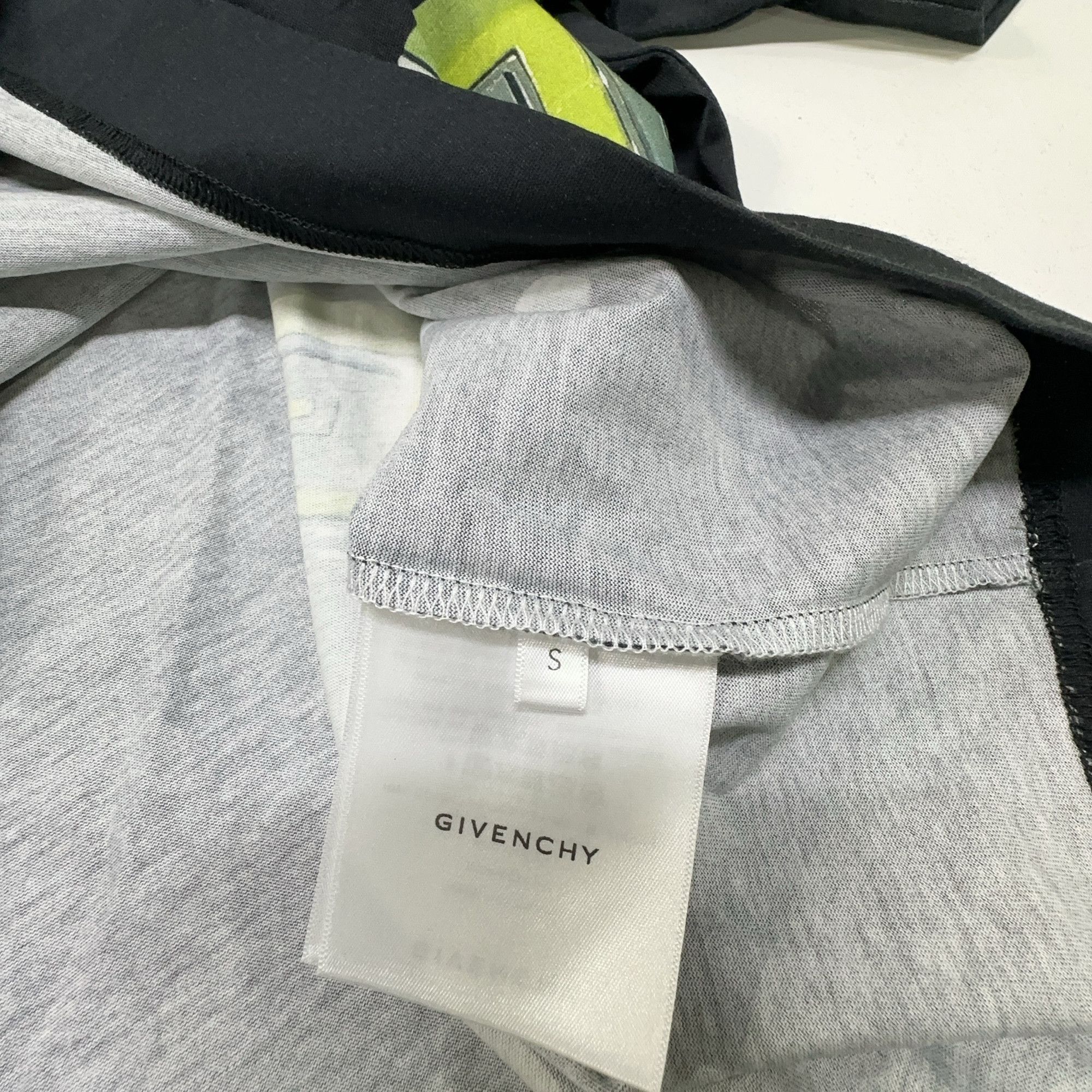 Givenchy Givenchy Padlock Graphic T-Shirt Size S Size US S / EU 44-46 / 1 - 4 Thumbnail