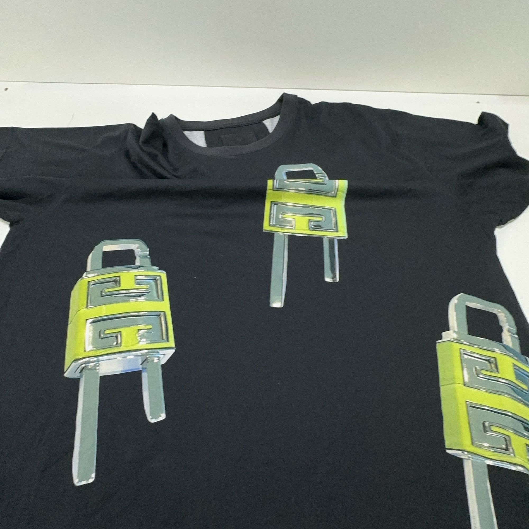 Givenchy Givenchy Padlock Graphic T-Shirt Size S Size US S / EU 44-46 / 1 - 11 Thumbnail