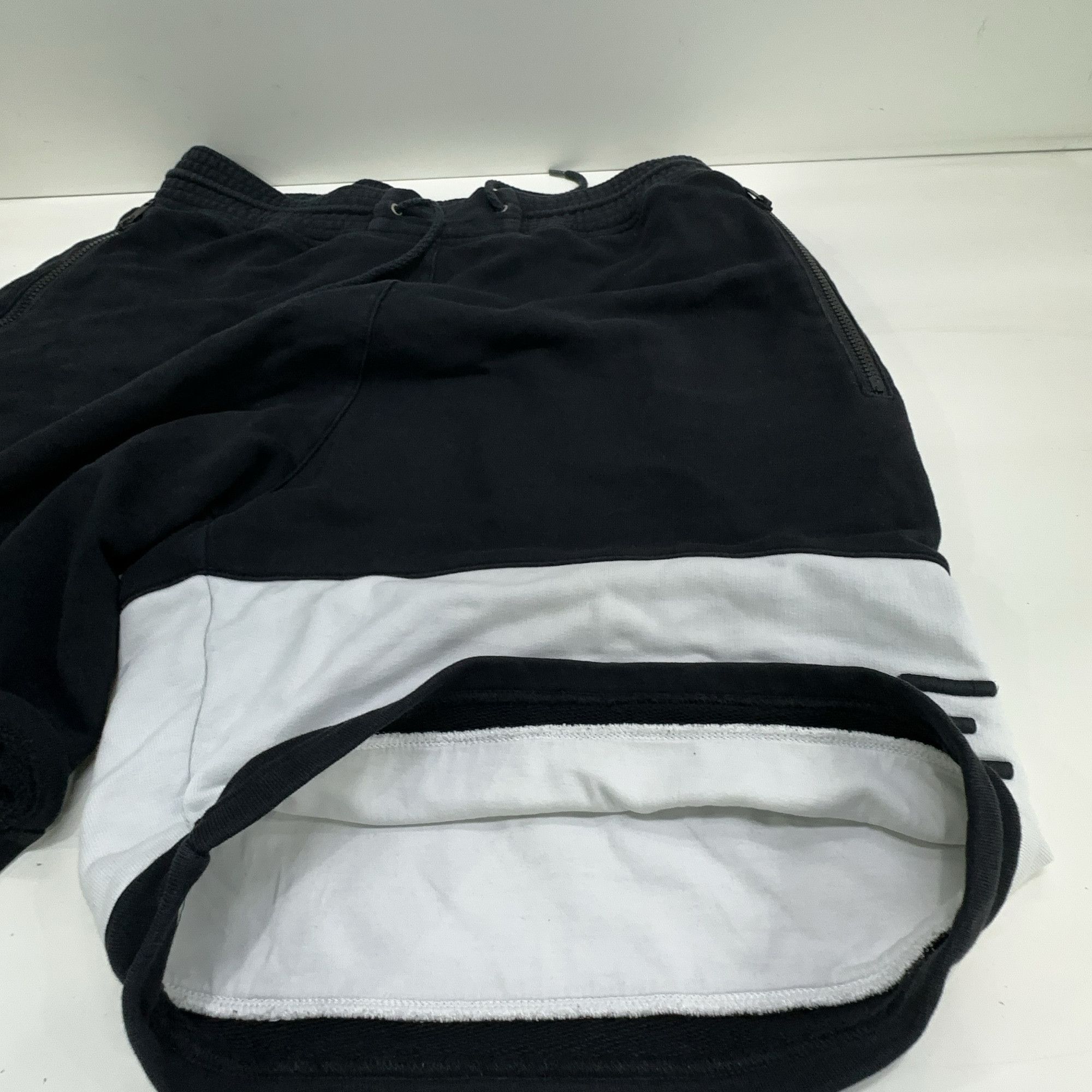 Givenchy Givenchy Contrast Panel Logo Shorts Size L Size US 34 / EU 50 - 7 Thumbnail