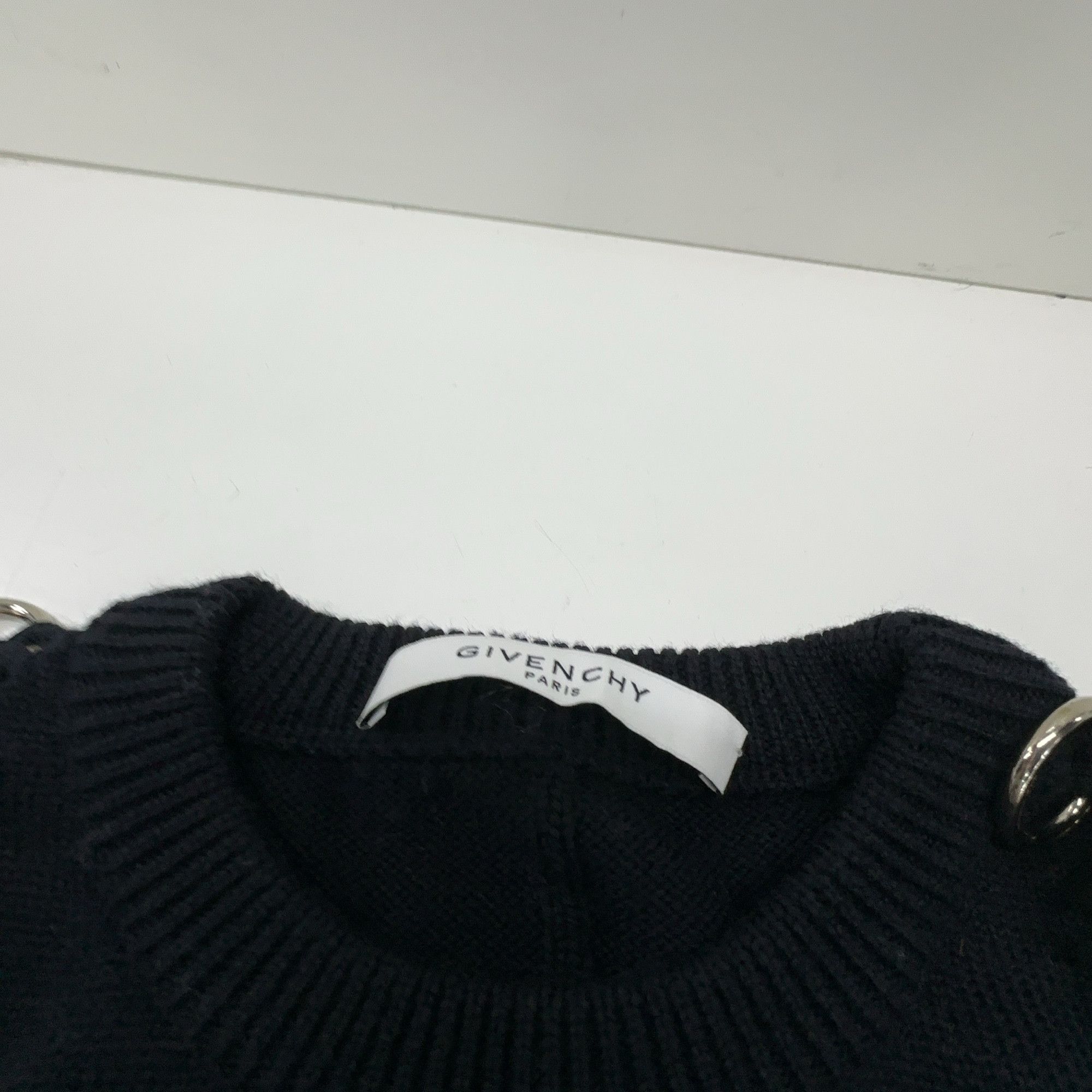 Givenchy Givenchy Ring Detail Sweater Size M Size US M / EU 48-50 / 2 - 4 Thumbnail