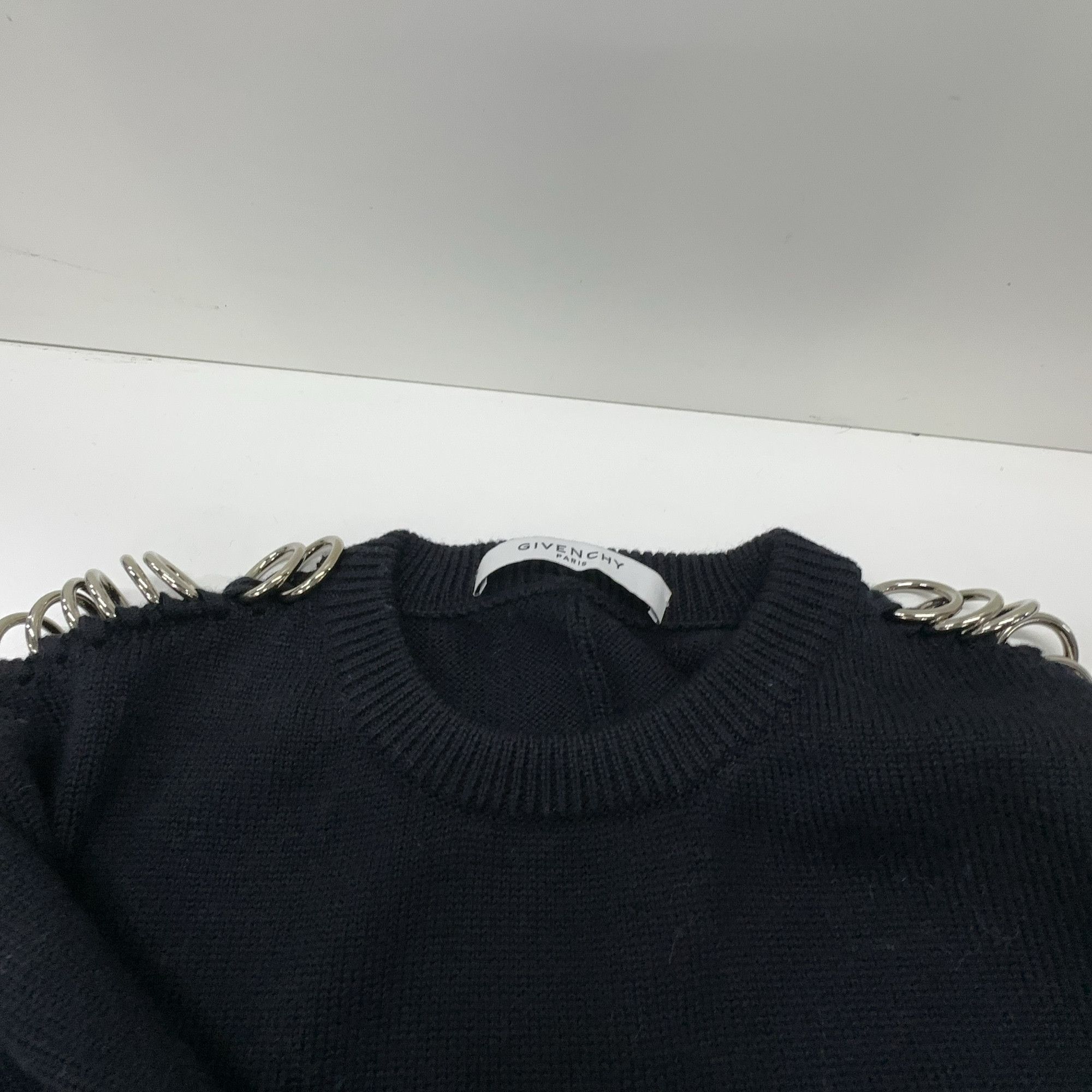 Givenchy Givenchy Ring Detail Sweater Size M Size US M / EU 48-50 / 2 - 5 Thumbnail