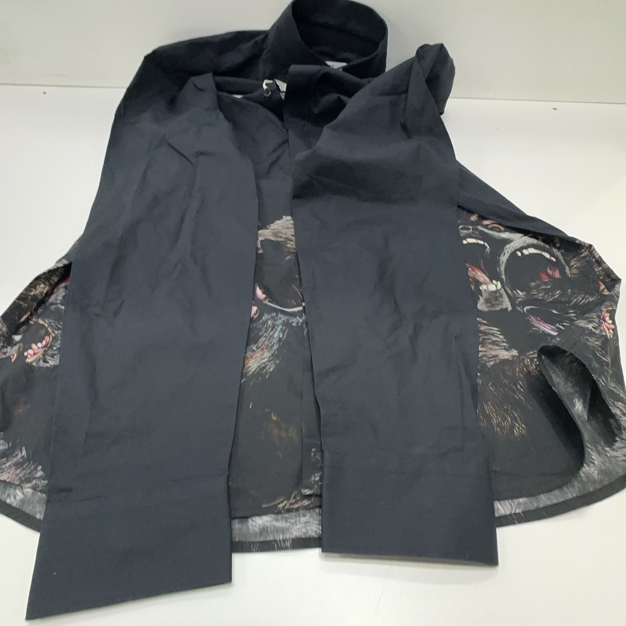 Givenchy Givenchy Gorilla Print Button Up Shirt Size L Size US L / EU 52-54 / 3 - 12 Thumbnail