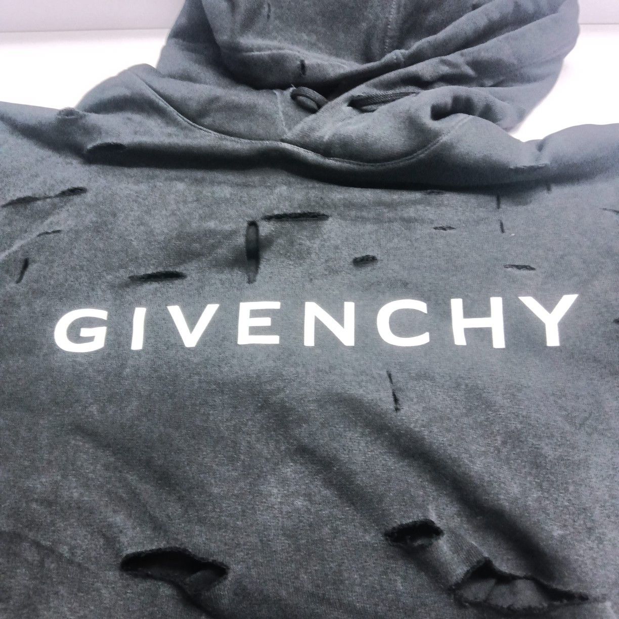 Givenchy Givenchy Distressed Logo Hoodie Size XXL Size US XXL / EU 58 / 5 - 5 Thumbnail