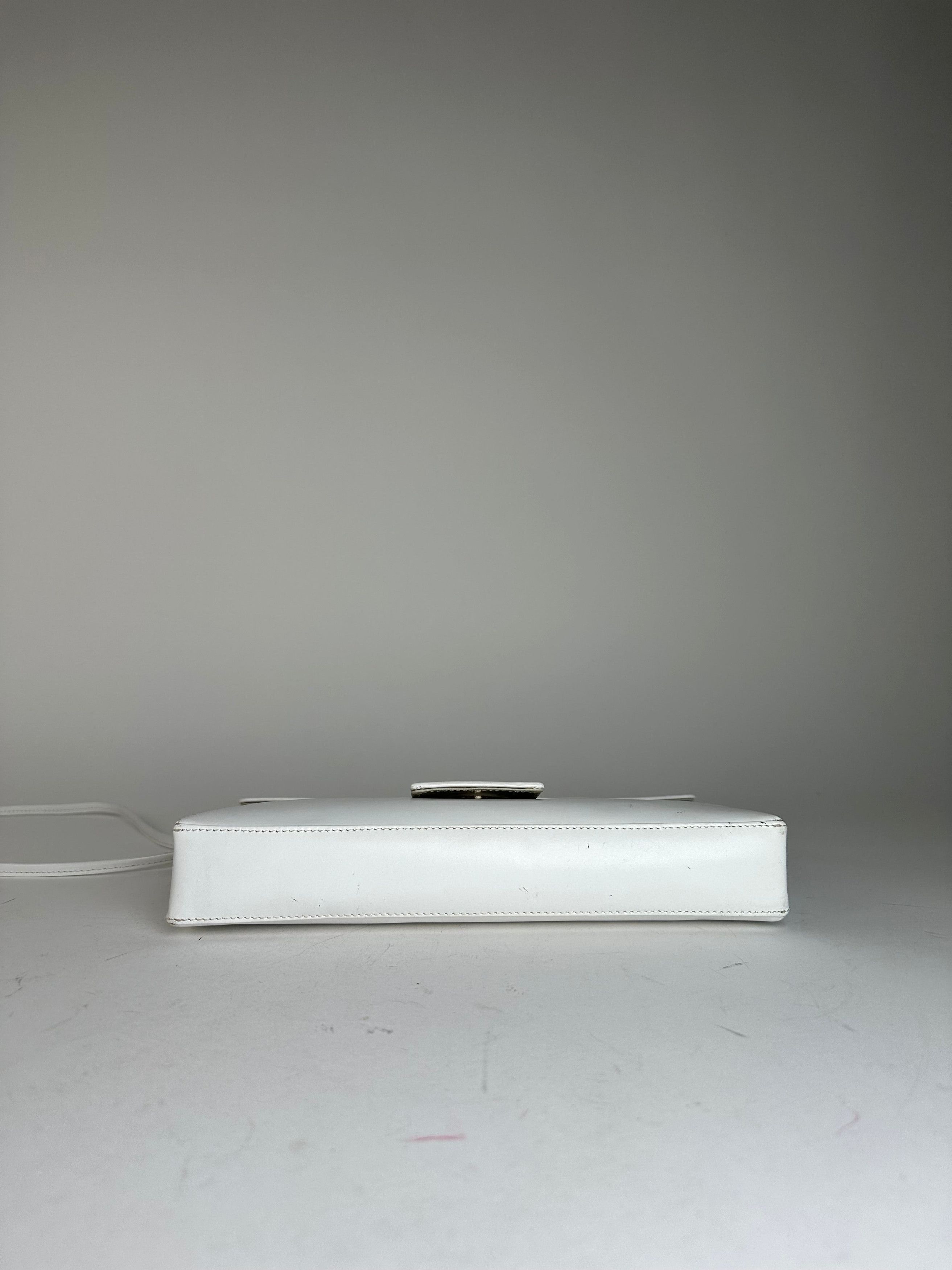 Givenchy Vintage 4G Logo Envelope Shoulder Bag White Leather Size ONE SIZE - 9 Thumbnail