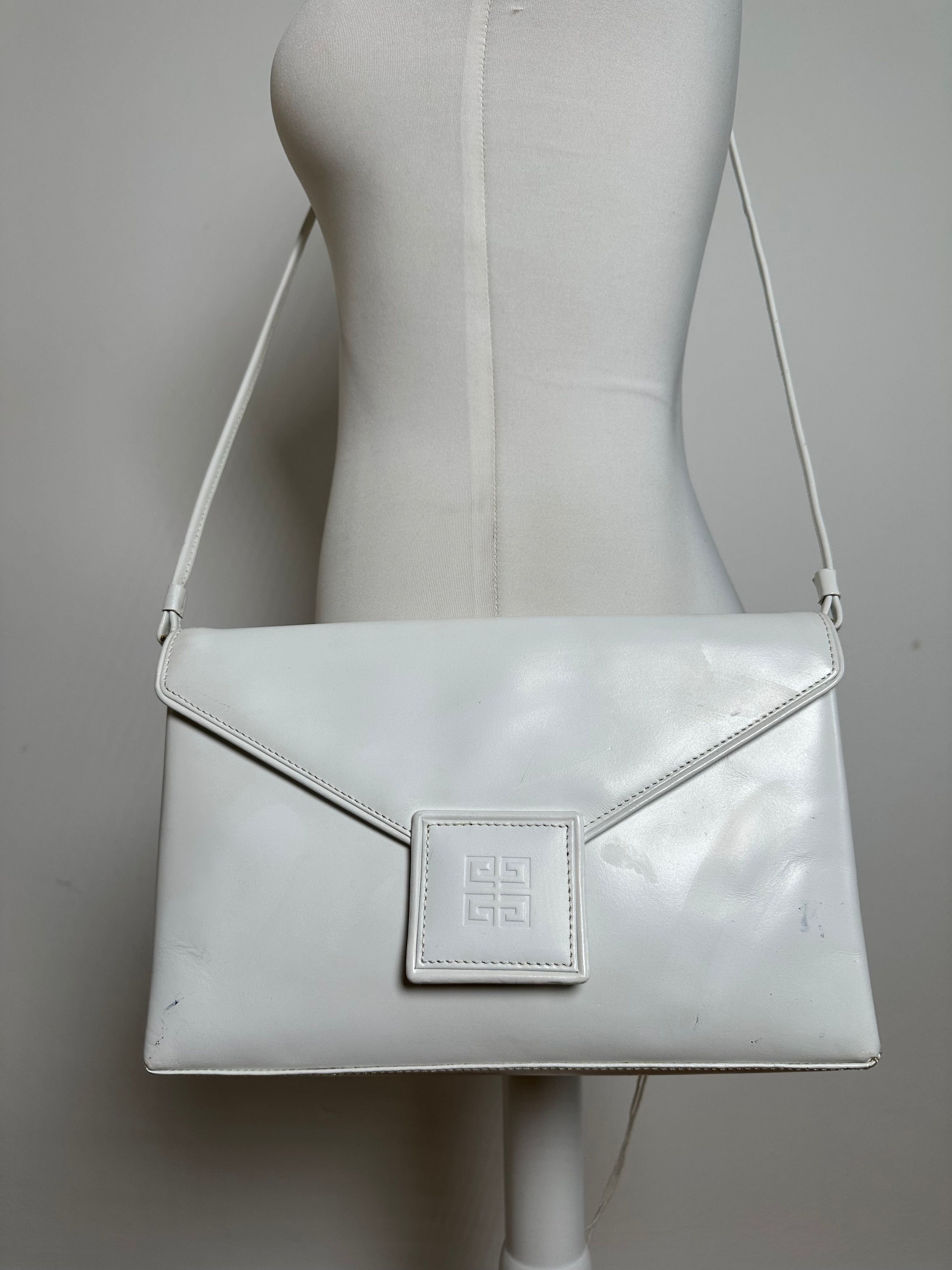 Givenchy Vintage 4G Logo Envelope Shoulder Bag White Leather Size ONE SIZE - 7 Thumbnail