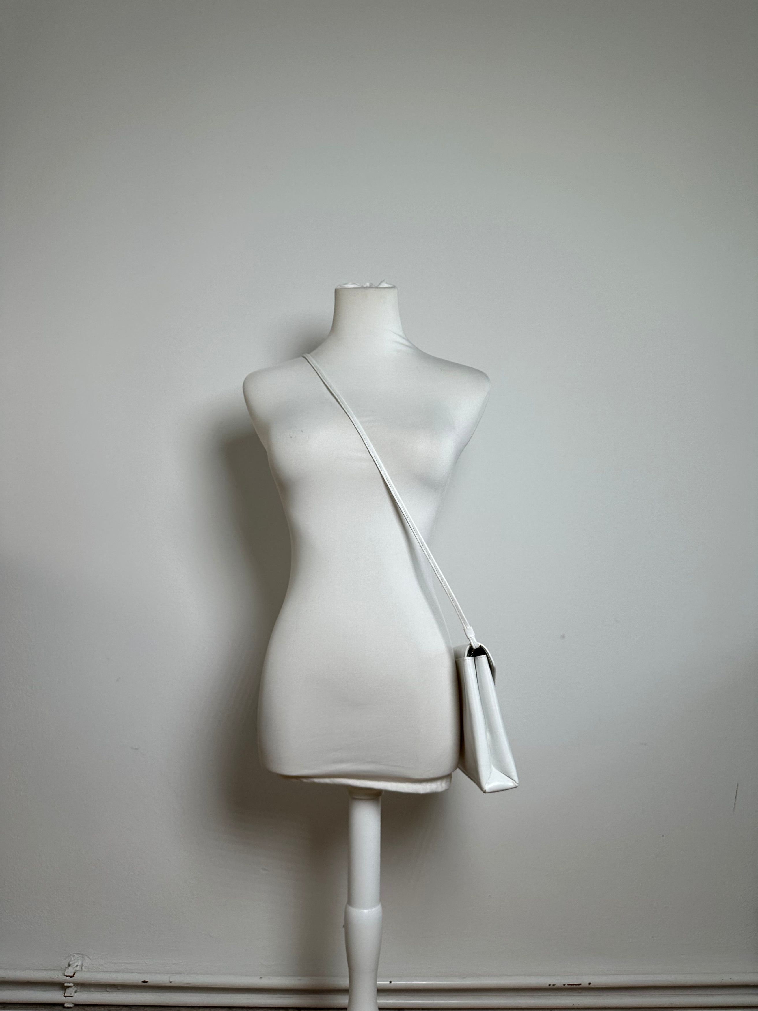 Givenchy Vintage 4G Logo Envelope Shoulder Bag White Leather Size ONE SIZE - 10 Thumbnail