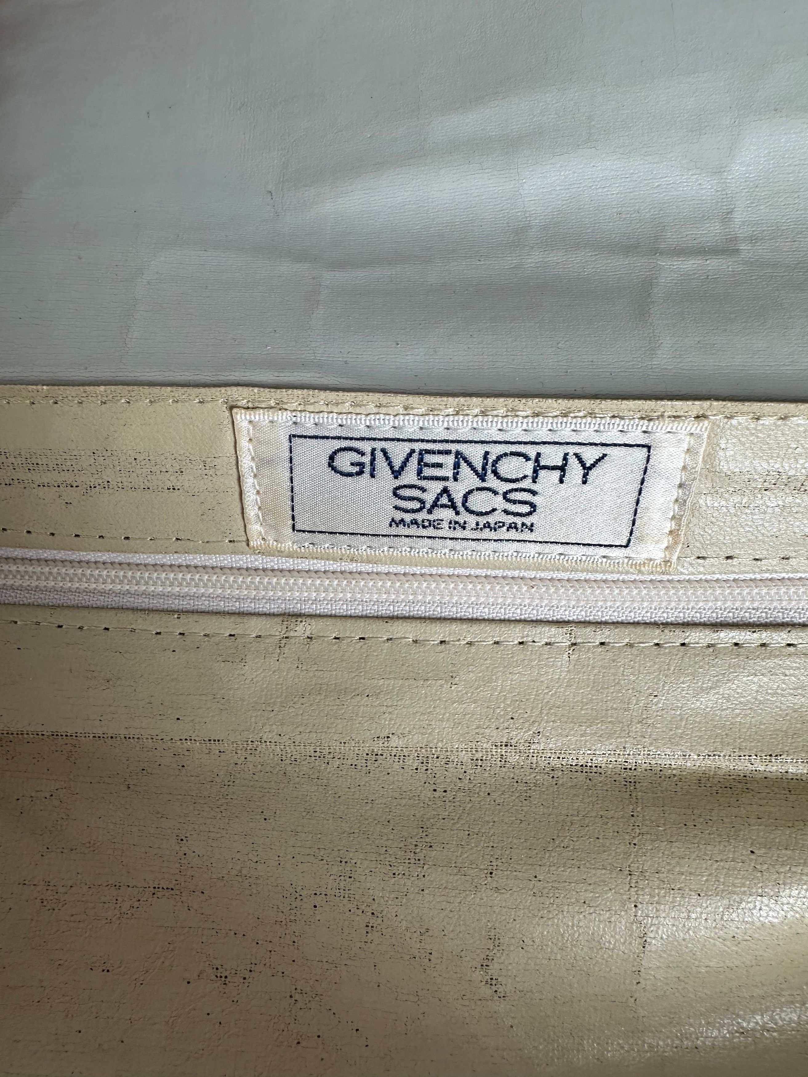 Givenchy Vintage 4G Logo Envelope Shoulder Bag White Leather Size ONE SIZE - 5 Thumbnail