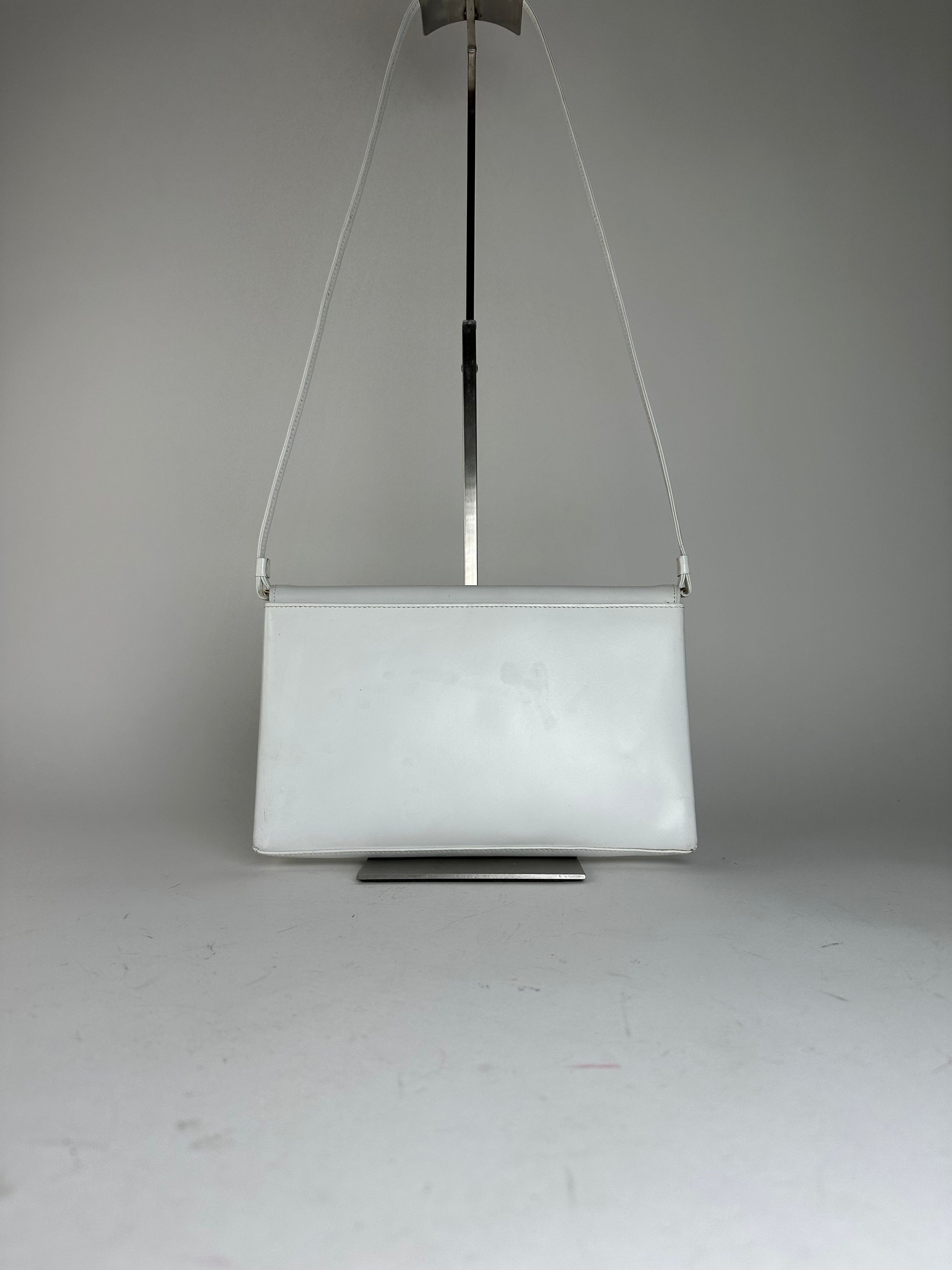 Givenchy Vintage 4G Logo Envelope Shoulder Bag White Leather Size ONE SIZE - 4 Thumbnail